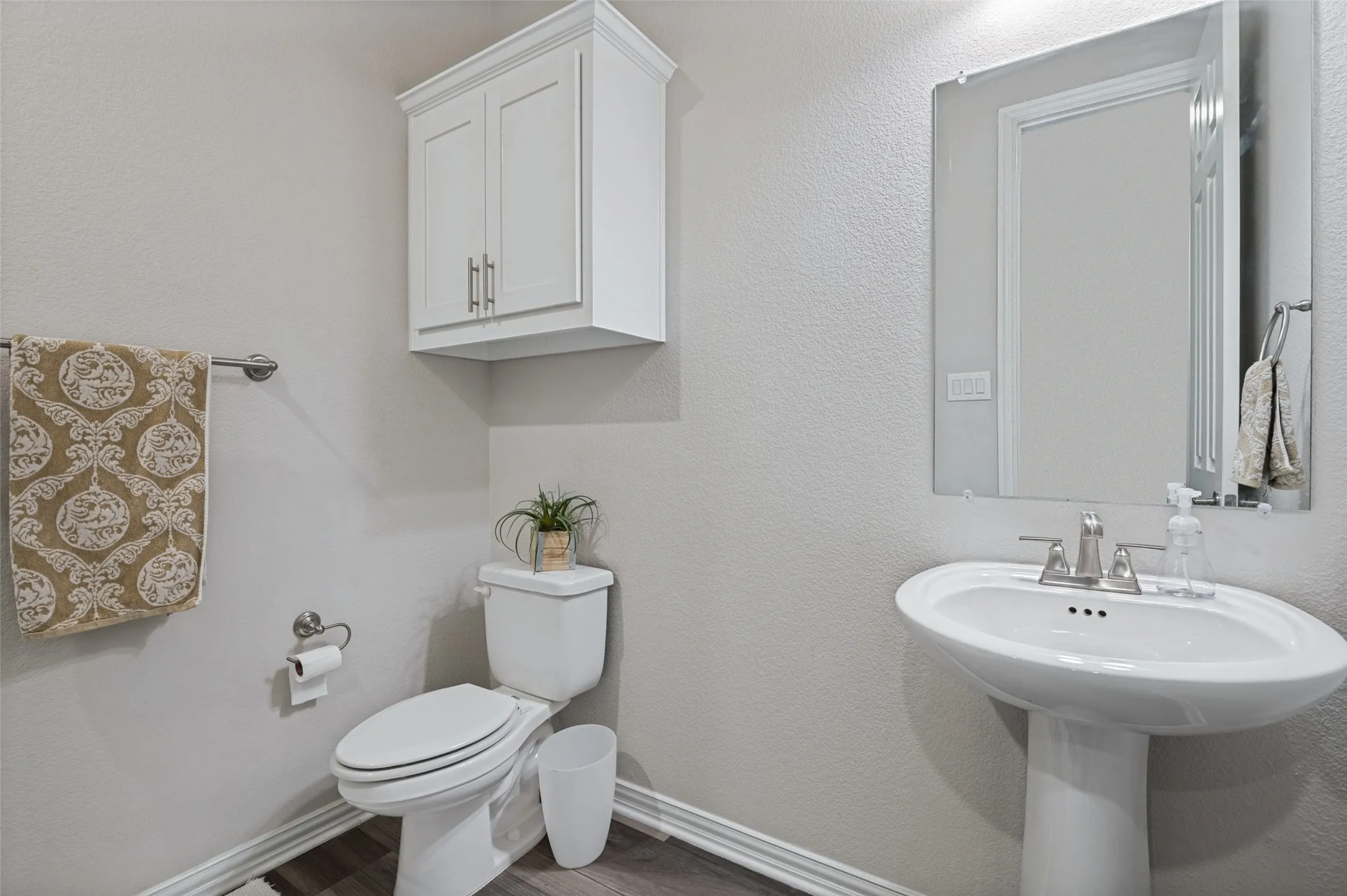 Single Family Residence For Sale in Ellis County , 217 Castle Creek Drive, Red Oak, Texas 75154, 3 Bedroom, 3 Bathroom, 3 Garage spaces, 3,879 Sqft, built in 2020, mls#21329205, Real Estate Agent in Red Oak, Homes For Sale in Ellis county, Homes For Sale in Red Oak, Realtor in Red Oak Texas, Real Estate Brokerage Independent Realty Texas, Luminita Cordes Realtor