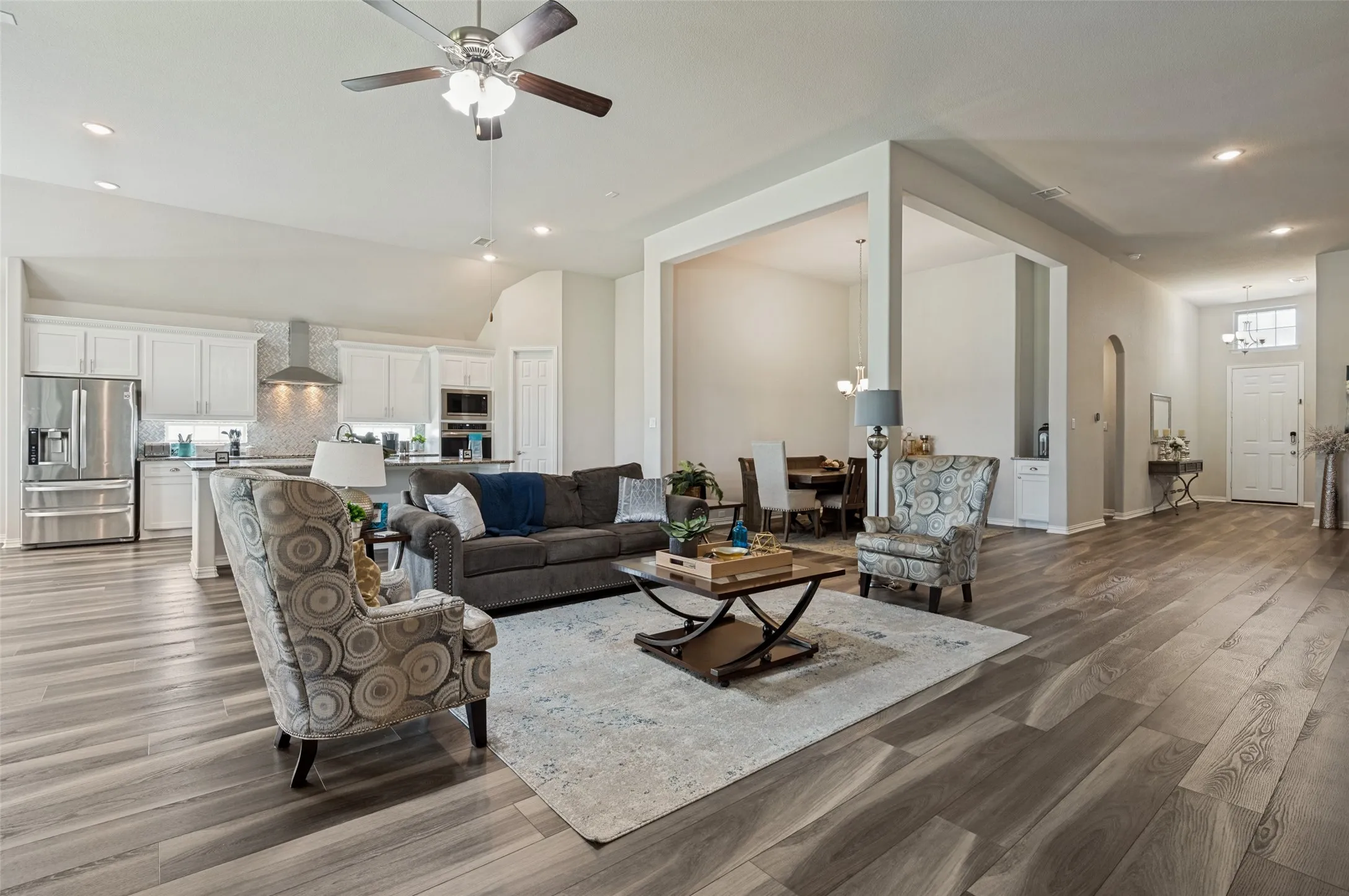 Single Family Residence For Sale in Ellis County , 217 Castle Creek Drive, Red Oak, Texas 75154, 3 Bedroom, 3 Bathroom, 3 Garage spaces, 3,879 Sqft, built in 2020, mls#21329205, Real Estate Agent in Red Oak, Homes For Sale in Ellis county, Homes For Sale in Red Oak, Realtor in Red Oak Texas, Real Estate Brokerage Independent Realty Texas, Luminita Cordes Realtor
