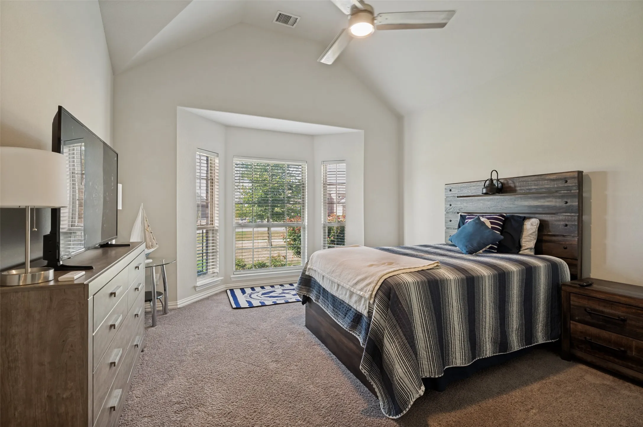 Single Family Residence For Sale in Ellis County , 217 Castle Creek Drive, Red Oak, Texas 75154, 3 Bedroom, 3 Bathroom, 3 Garage spaces, 3,879 Sqft, built in 2020, mls#21329205, Real Estate Agent in Red Oak, Homes For Sale in Ellis county, Homes For Sale in Red Oak, Realtor in Red Oak Texas, Real Estate Brokerage Independent Realty Texas, Luminita Cordes Realtor