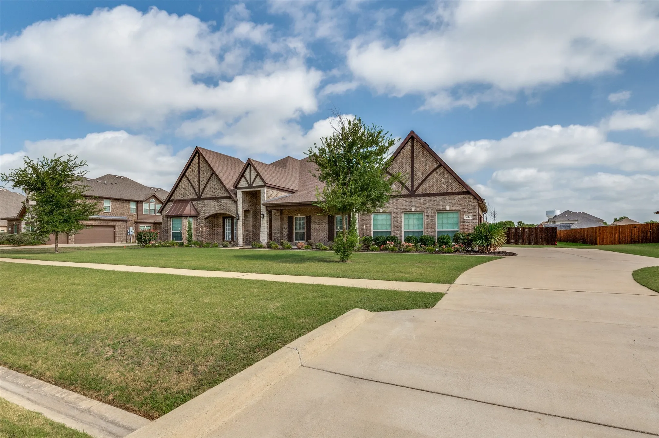 Single Family Residence For Sale in Ellis County , 217 Castle Creek Drive, Red Oak, Texas 75154, 3 Bedroom, 3 Bathroom, 3 Garage spaces, 3,879 Sqft, built in 2020, mls#21329205, Real Estate Agent in Red Oak, Homes For Sale in Ellis county, Homes For Sale in Red Oak, Realtor in Red Oak Texas, Real Estate Brokerage Independent Realty Texas, Luminita Cordes Realtor