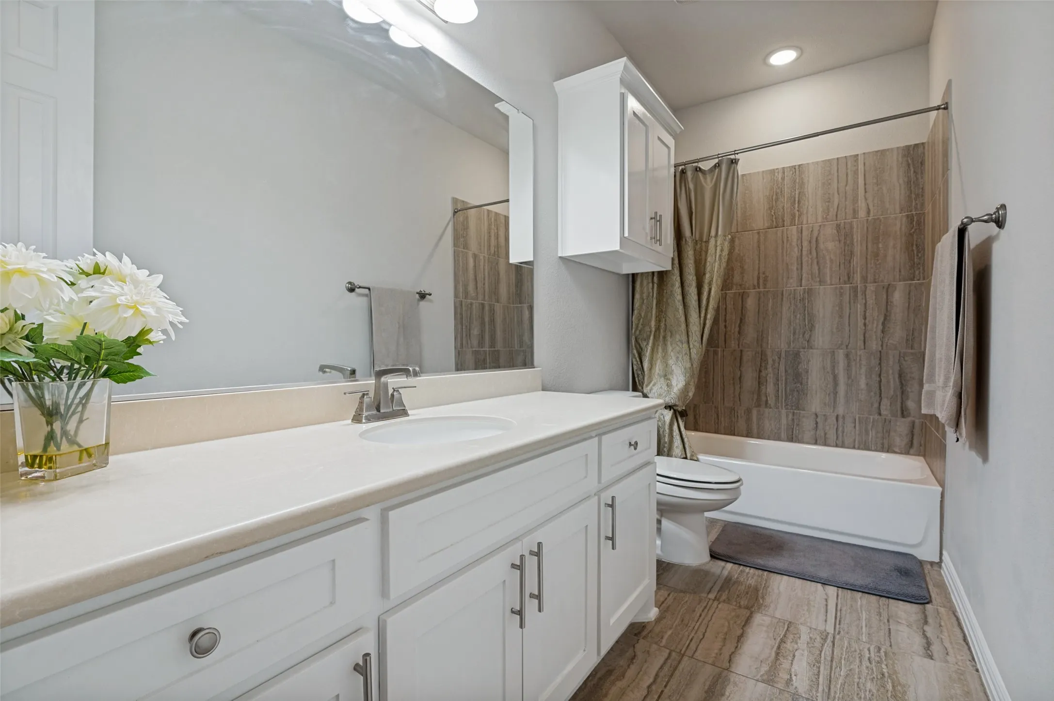 Single Family Residence For Sale in Ellis County , 217 Castle Creek Drive, Red Oak, Texas 75154, 3 Bedroom, 3 Bathroom, 3 Garage spaces, 3,879 Sqft, built in 2020, mls#21329205, Real Estate Agent in Red Oak, Homes For Sale in Ellis county, Homes For Sale in Red Oak, Realtor in Red Oak Texas, Real Estate Brokerage Independent Realty Texas, Luminita Cordes Realtor