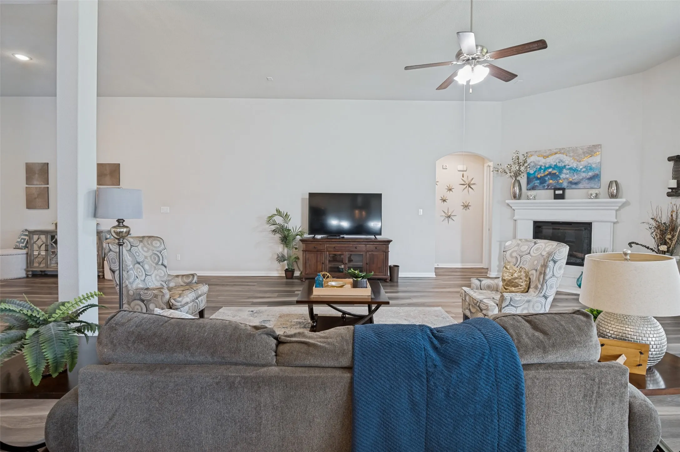 Single Family Residence For Sale in Ellis County , 217 Castle Creek Drive, Red Oak, Texas 75154, 3 Bedroom, 3 Bathroom, 3 Garage spaces, 3,879 Sqft, built in 2020, mls#21329205, Real Estate Agent in Red Oak, Homes For Sale in Ellis county, Homes For Sale in Red Oak, Realtor in Red Oak Texas, Real Estate Brokerage Independent Realty Texas, Luminita Cordes Realtor