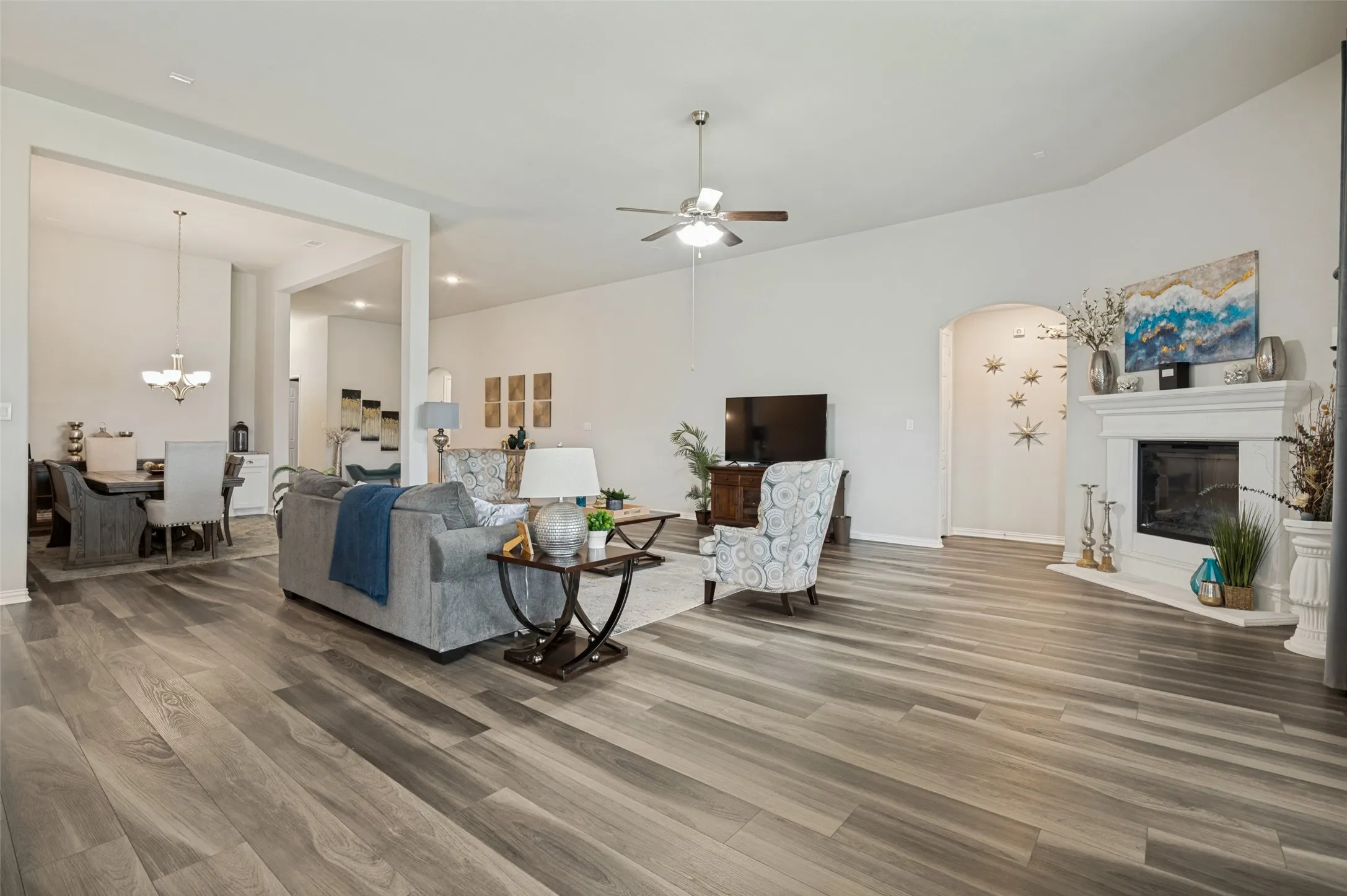 Single Family Residence For Sale in Ellis County , 217 Castle Creek Drive, Red Oak, Texas 75154, 3 Bedroom, 3 Bathroom, 3 Garage spaces, 3,879 Sqft, built in 2020, mls#21329205, Real Estate Agent in Red Oak, Homes For Sale in Ellis county, Homes For Sale in Red Oak, Realtor in Red Oak Texas, Real Estate Brokerage Independent Realty Texas, Luminita Cordes Realtor
