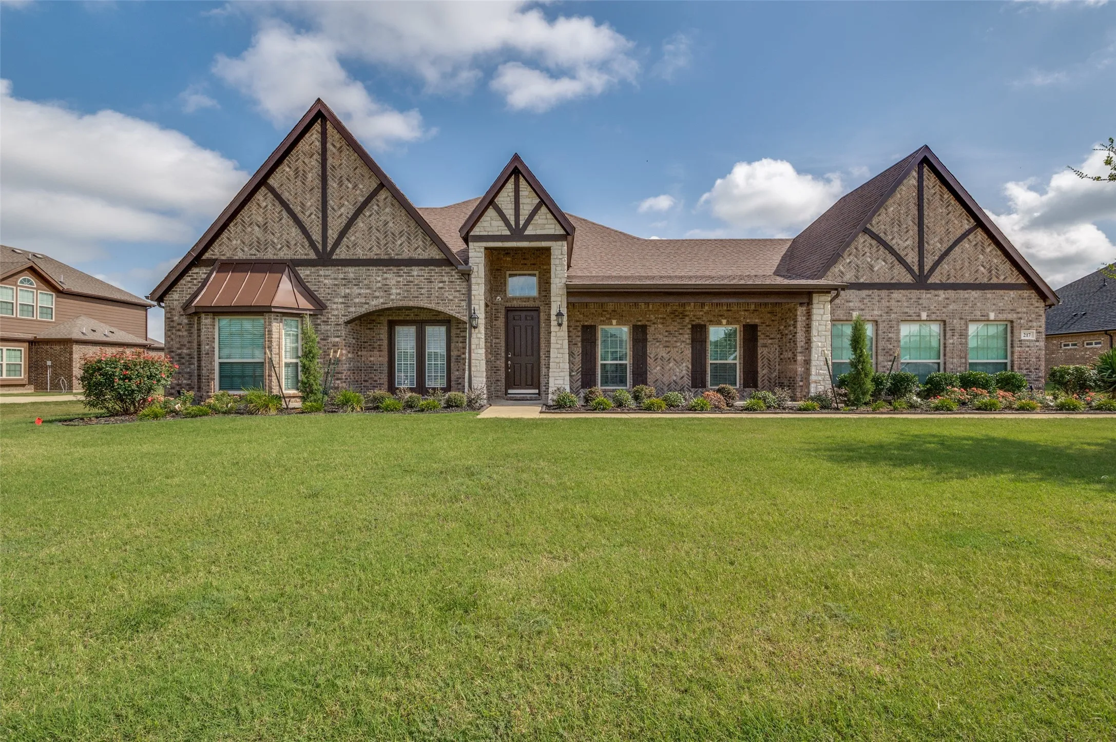 Single Family Residence For Sale in Ellis County , 217 Castle Creek Drive, Red Oak, Texas 75154, 3 Bedroom, 3 Bathroom, 3 Garage spaces, 3,879 Sqft, built in 2020, mls#21329205, Real Estate Agent in Red Oak, Homes For Sale in Ellis county, Homes For Sale in Red Oak, Realtor in Red Oak Texas, Real Estate Brokerage Independent Realty Texas, Luminita Cordes Realtor