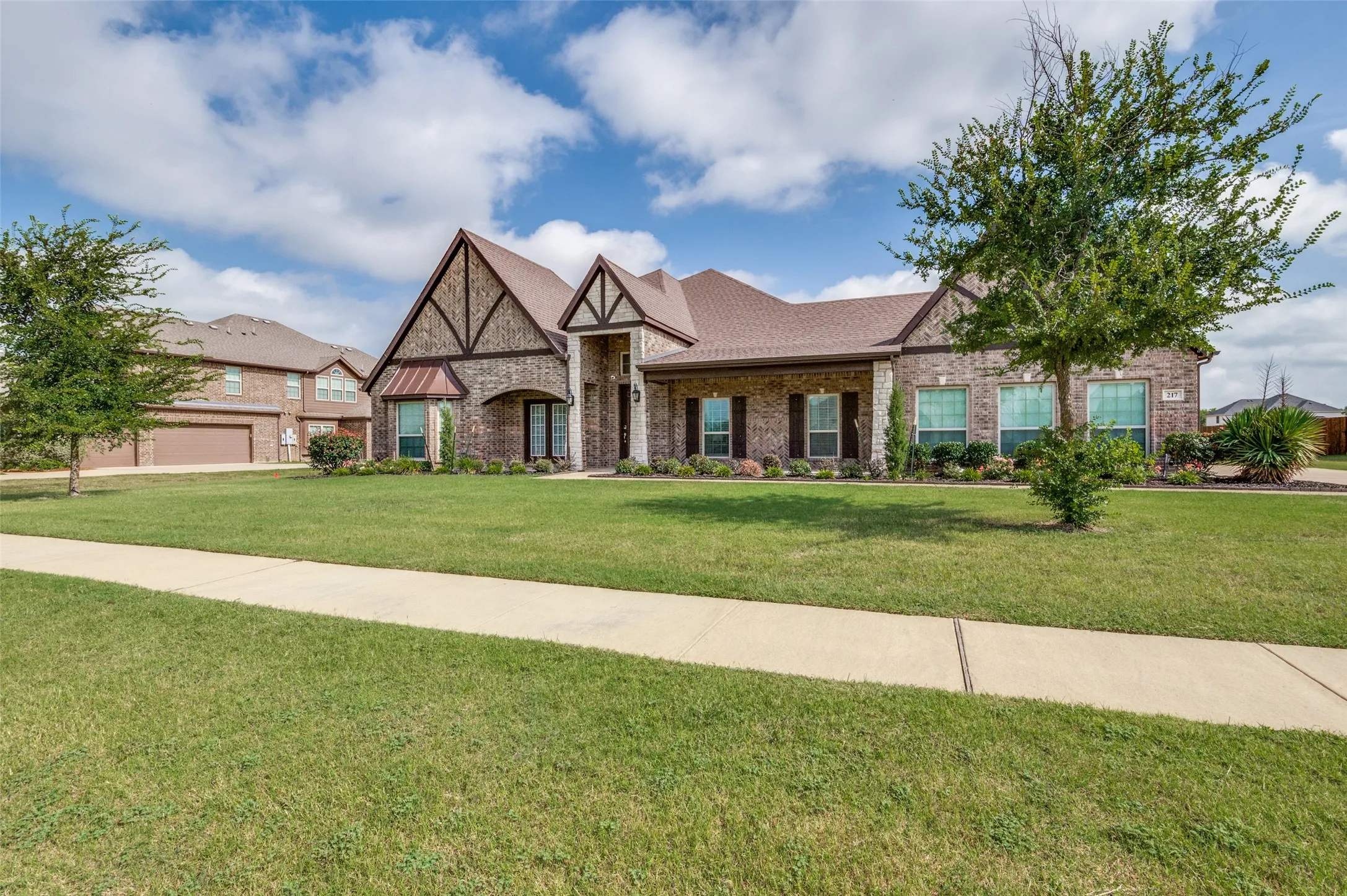 Single Family Residence For Sale in Ellis County , 217 Castle Creek Drive, Red Oak, Texas 75154, 3 Bedroom, 3 Bathroom, 3 Garage spaces, 3,879 Sqft, built in 2020, mls#21329205, Real Estate Agent in Red Oak, Homes For Sale in Ellis county, Homes For Sale in Red Oak, Realtor in Red Oak Texas, Real Estate Brokerage Independent Realty Texas, Luminita Cordes Realtor