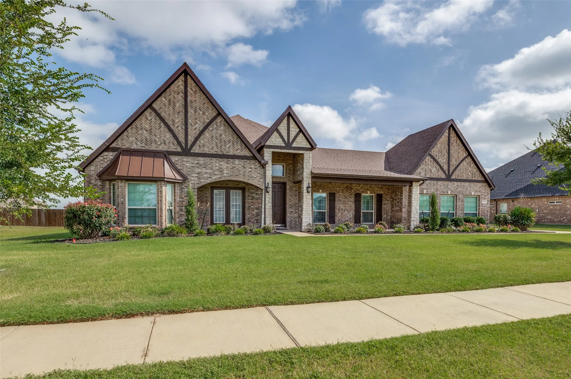 Single Family Residence For Sale in Ellis County , 217 Castle Creek Drive, Red Oak, Texas 75154, 3 Bedroom, 3 Bathroom, 3 Garage spaces, 3,879 Sqft, built in 2020, mls#21329205, Real Estate Agent in Red Oak, Homes For Sale in Ellis county, Homes For Sale in Red Oak, Realtor in Red Oak Texas, Real Estate Brokerage Independent Realty Texas, Luminita Cordes Realtor