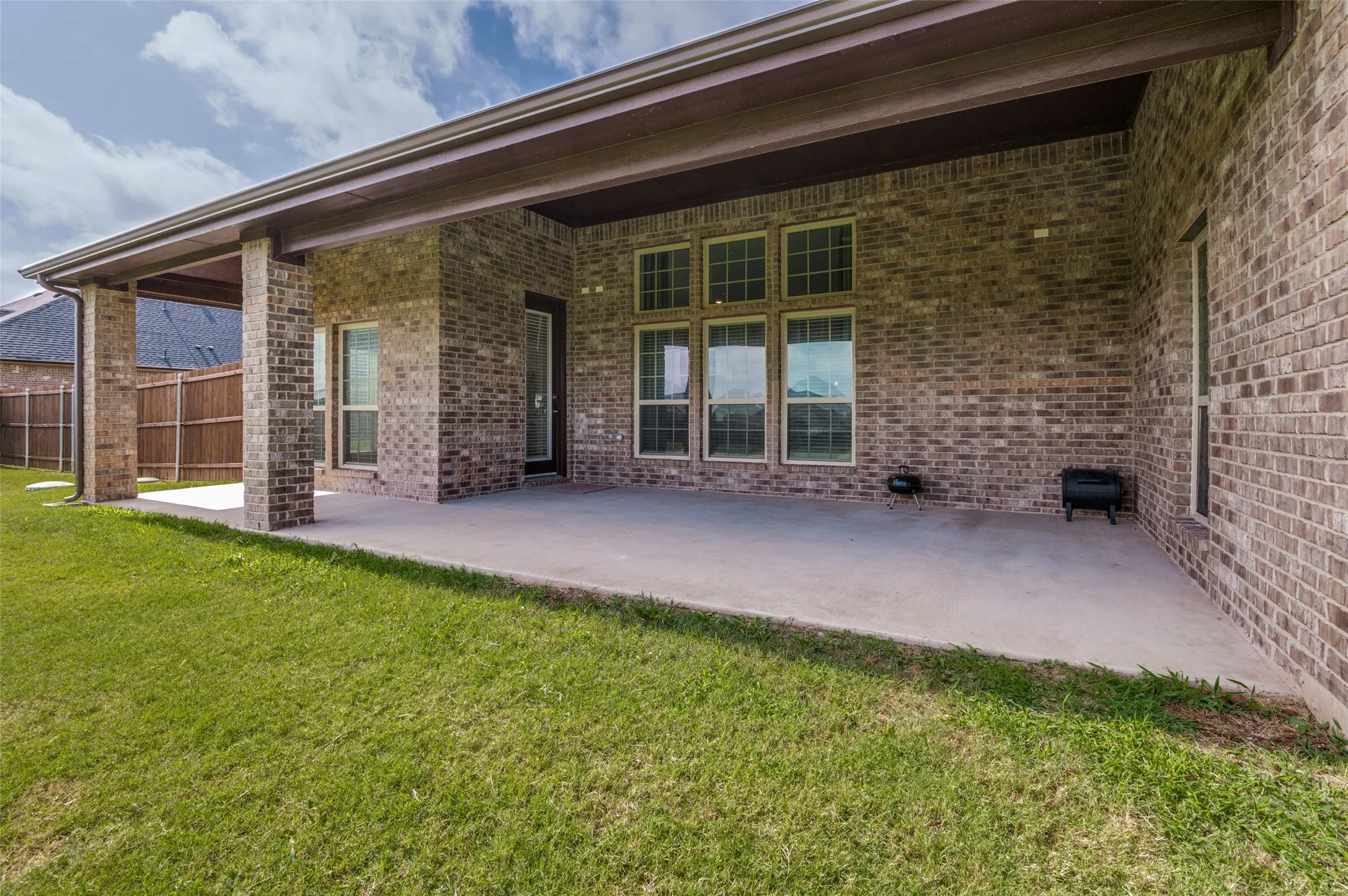 Single Family Residence For Sale in Ellis County , 217 Castle Creek Drive, Red Oak, Texas 75154, 3 Bedroom, 3 Bathroom, 3 Garage spaces, 3,879 Sqft, built in 2020, mls#21329205, Real Estate Agent in Red Oak, Homes For Sale in Ellis county, Homes For Sale in Red Oak, Realtor in Red Oak Texas, Real Estate Brokerage Independent Realty Texas, Luminita Cordes Realtor