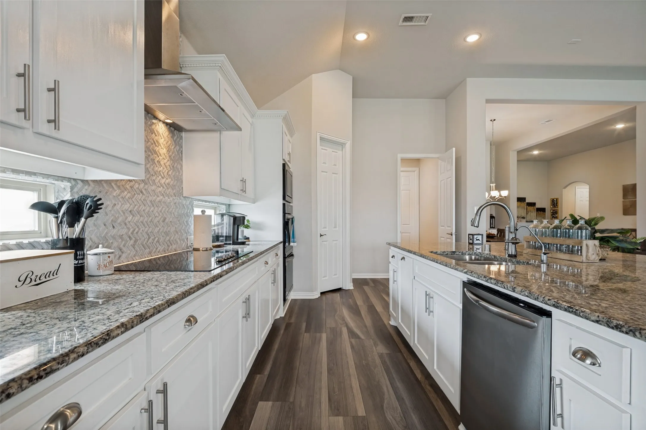 Single Family Residence For Sale in Ellis County , 217 Castle Creek Drive, Red Oak, Texas 75154, 3 Bedroom, 3 Bathroom, 3 Garage spaces, 3,879 Sqft, built in 2020, mls#21329205, Real Estate Agent in Red Oak, Homes For Sale in Ellis county, Homes For Sale in Red Oak, Realtor in Red Oak Texas, Real Estate Brokerage Independent Realty Texas, Luminita Cordes Realtor