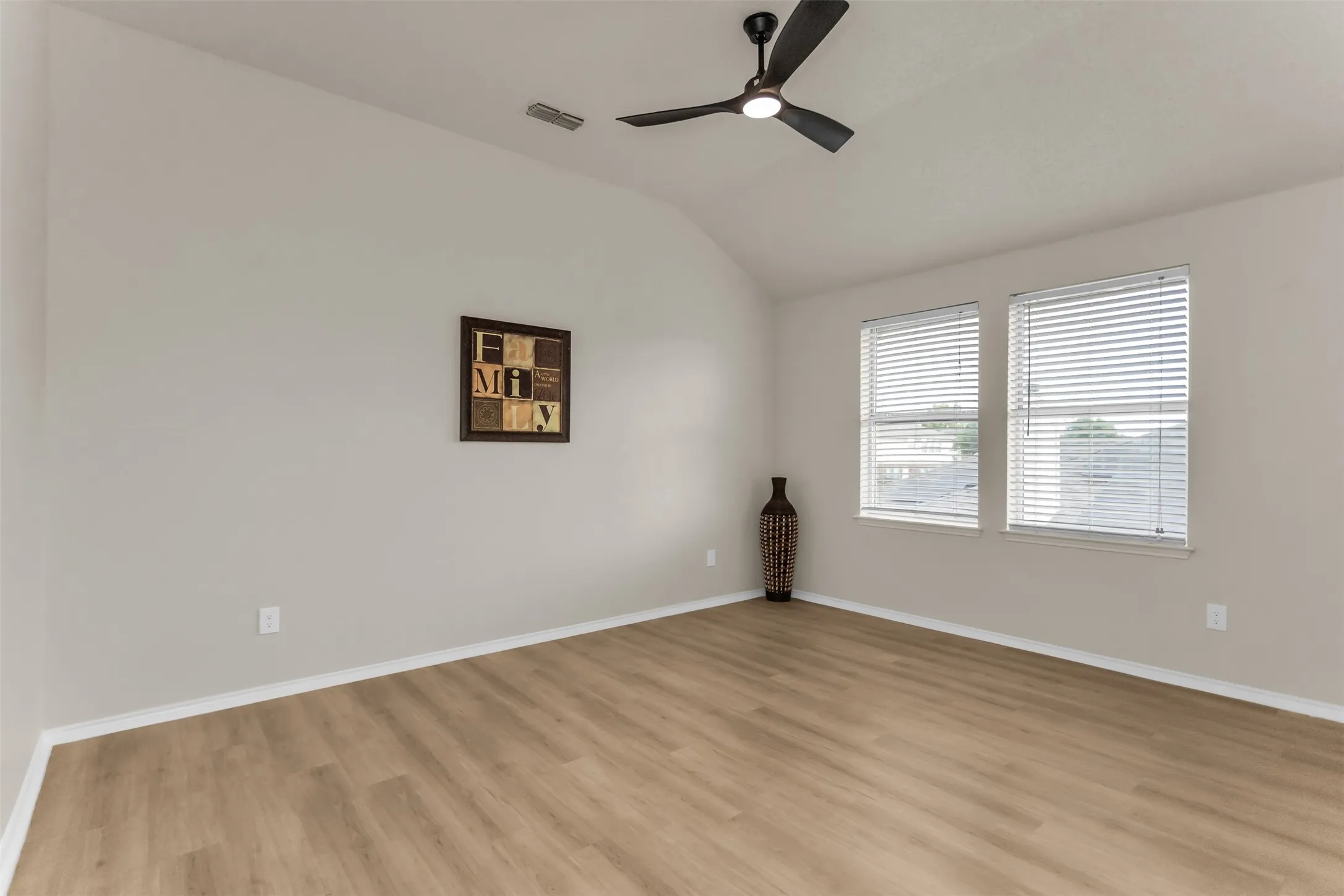 Single Family Residence For Sale in Kaufman County , 306 Cherrywood Trail, Forney, Texas 75126, 4 Bedroom, 3 Bathroom, 2 Garage spaces, 3,085 Sqft, built in 2002, mls#21334487, Real Estate Agent in Forney, Homes For Sale in Kaufman county, Homes For Sale in Forney, Realtor in Forney Texas, Real Estate Brokerage Independent Realty Texas, Luminita Cordes Realtor