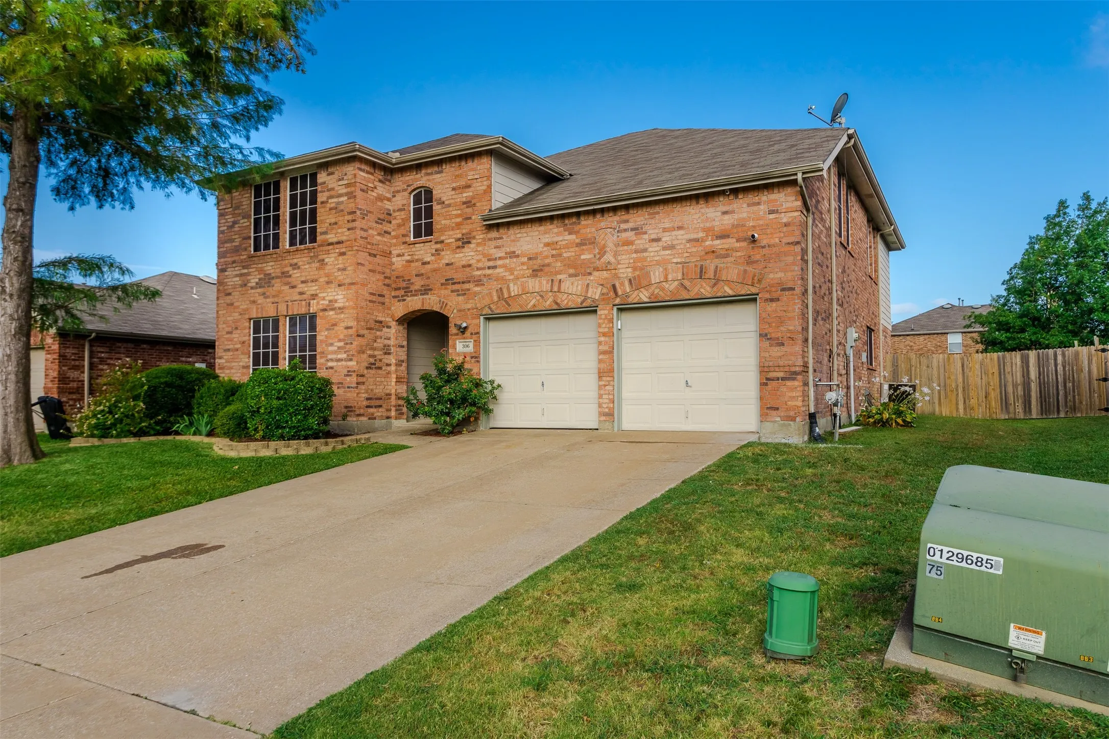 Single Family Residence For Sale in Kaufman County , 306 Cherrywood Trail, Forney, Texas 75126, 4 Bedroom, 3 Bathroom, 2 Garage spaces, 3,085 Sqft, built in 2002, mls#21334487, Real Estate Agent in Forney, Homes For Sale in Kaufman county, Homes For Sale in Forney, Realtor in Forney Texas, Real Estate Brokerage Independent Realty Texas, Luminita Cordes Realtor
