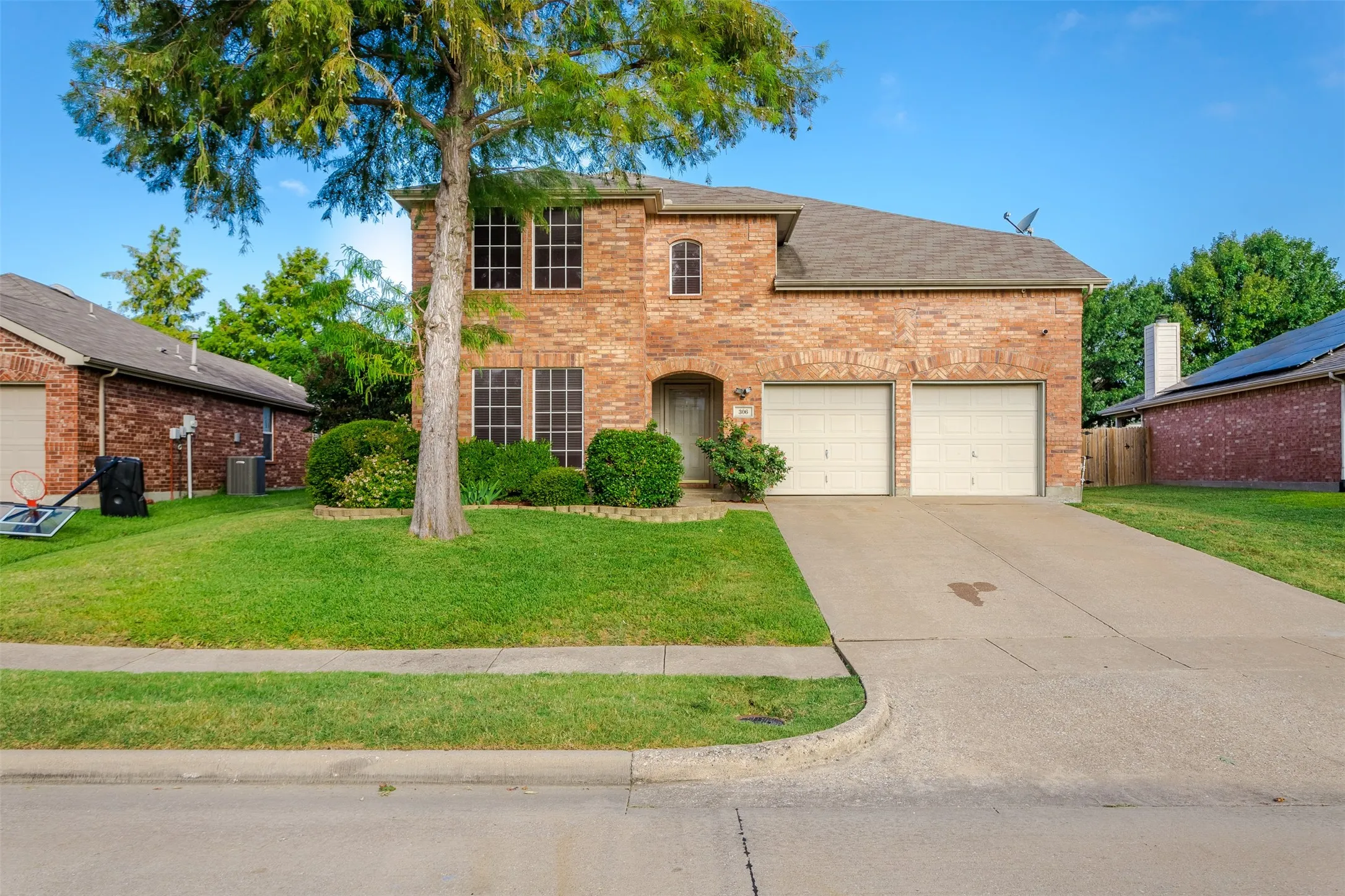 Single Family Residence For Sale in Kaufman County , 306 Cherrywood Trail, Forney, Texas 75126, 4 Bedroom, 3 Bathroom, 2 Garage spaces, 3,085 Sqft, built in 2002, mls#21334487, Real Estate Agent in Forney, Homes For Sale in Kaufman county, Homes For Sale in Forney, Realtor in Forney Texas, Real Estate Brokerage Independent Realty Texas, Luminita Cordes Realtor