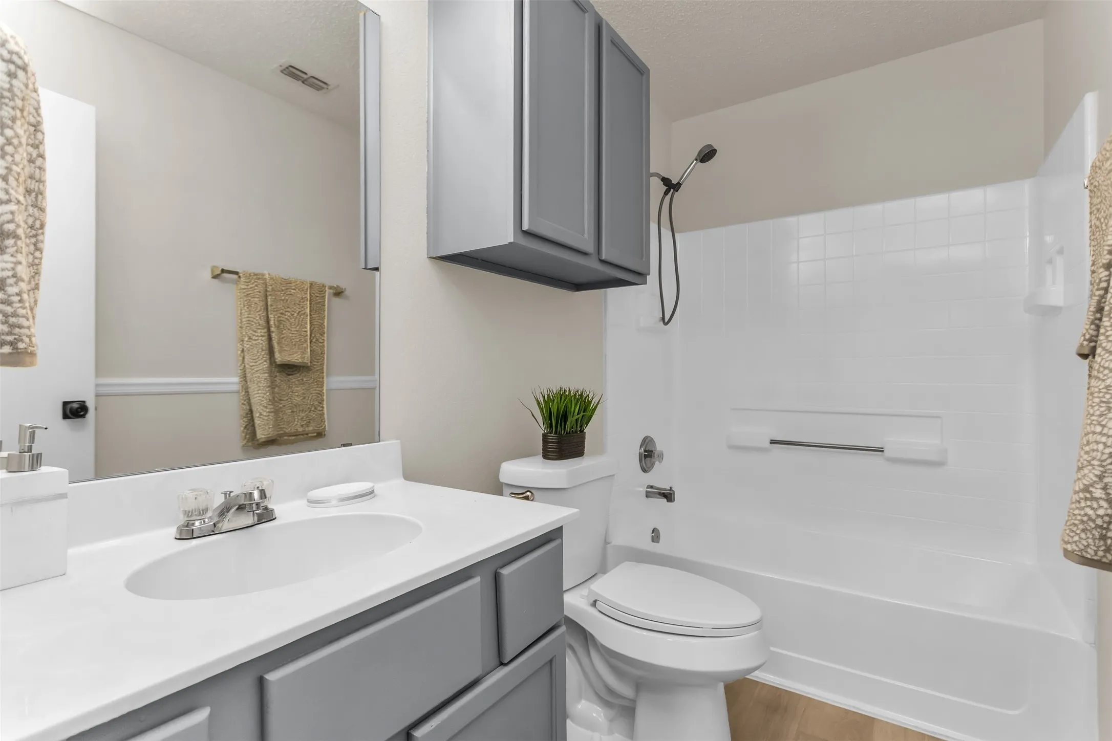 Single Family Residence For Sale in Kaufman County , 306 Cherrywood Trail, Forney, Texas 75126, 4 Bedroom, 3 Bathroom, 2 Garage spaces, 3,085 Sqft, built in 2002, mls#21334487, Real Estate Agent in Forney, Homes For Sale in Kaufman county, Homes For Sale in Forney, Realtor in Forney Texas, Real Estate Brokerage Independent Realty Texas, Luminita Cordes Realtor