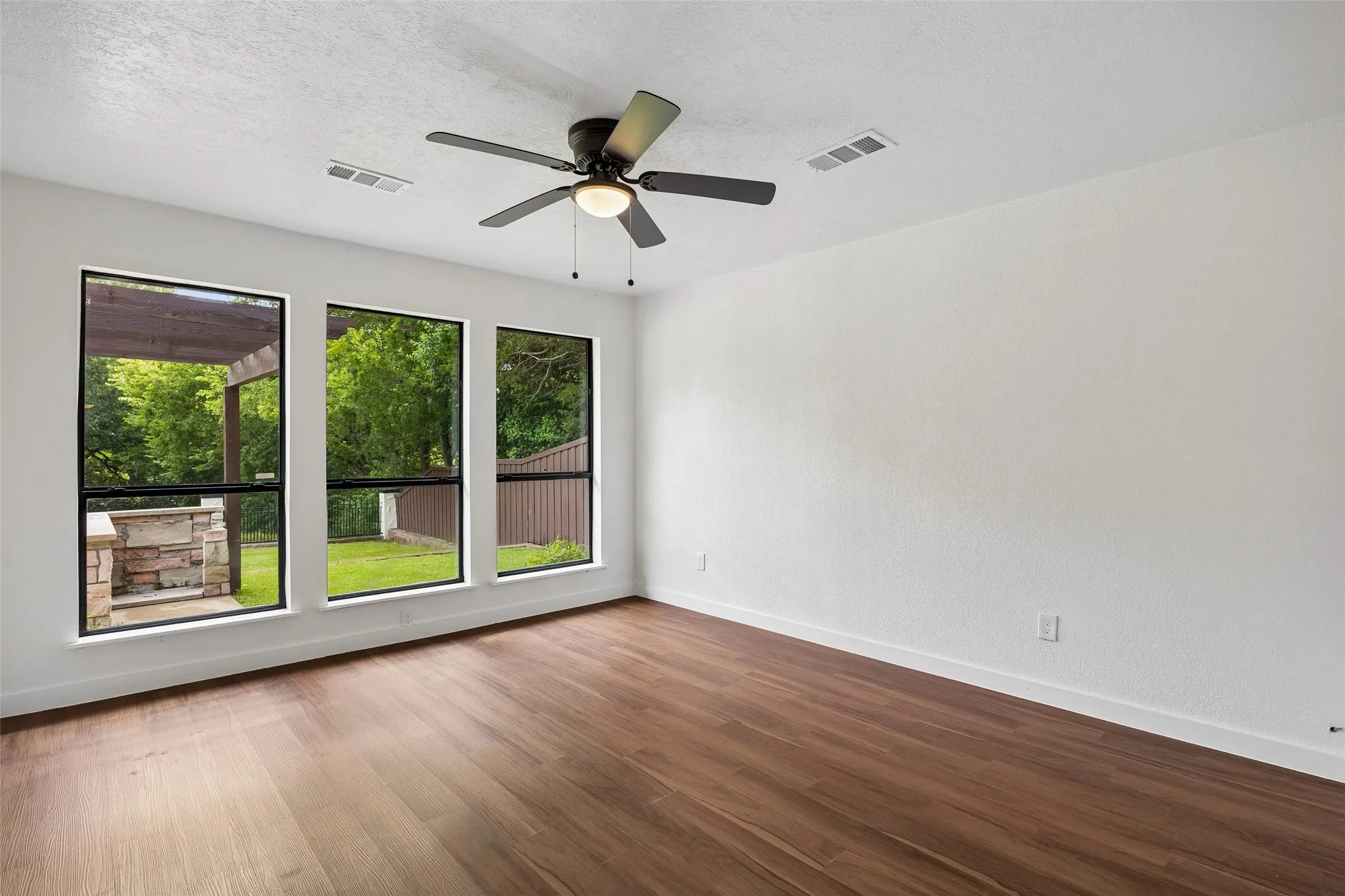 Single Family Residence For Sale in Dallas County , 700 Crestview Lane, Seagoville, Texas 75159, 4 Bedroom, 4 Bathroom, 3 Garage spaces, 2,614 Sqft, built in 1979, Price $465,000, mls#21334538, Real Estate Agent in Seagoville, Homes For Sale in Dallas county, Homes For Sale in Seagoville, Realtor in Seagoville Texas, Real Estate Brokerage Independent Realty Texas, Luminita Cordes Realtor
