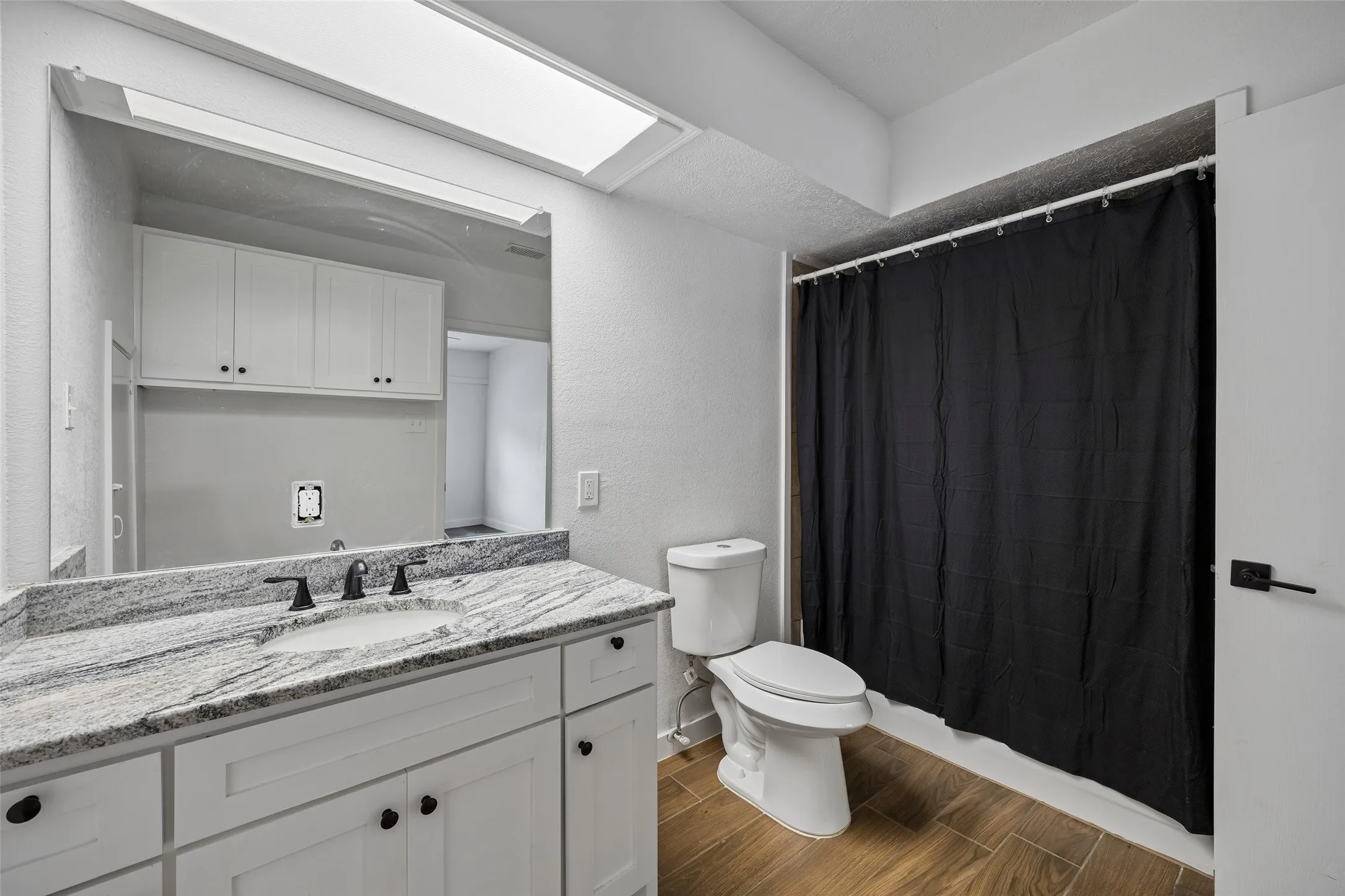 Single Family Residence For Sale in Dallas County , 700 Crestview Lane, Seagoville, Texas 75159, 4 Bedroom, 4 Bathroom, 3 Garage spaces, 2,614 Sqft, built in 1979, Price $465,000, mls#21334538, Real Estate Agent in Seagoville, Homes For Sale in Dallas county, Homes For Sale in Seagoville, Realtor in Seagoville Texas, Real Estate Brokerage Independent Realty Texas, Luminita Cordes Realtor