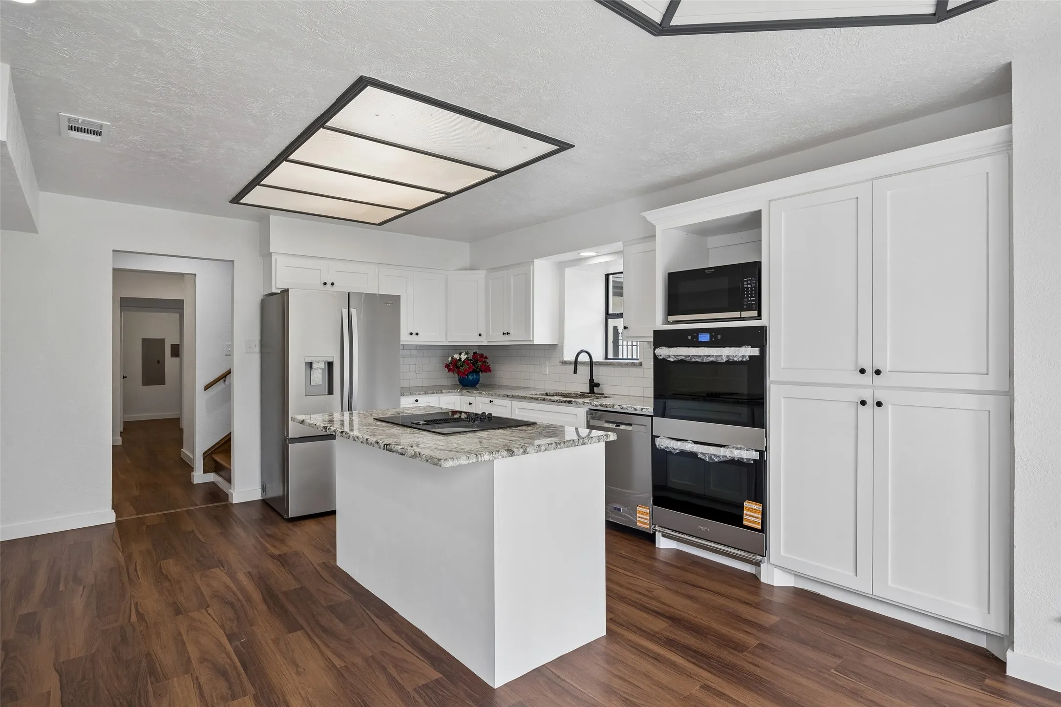Single Family Residence For Sale in Dallas County , 700 Crestview Lane, Seagoville, Texas 75159, 4 Bedroom, 4 Bathroom, 3 Garage spaces, 2,614 Sqft, built in 1979, Price $465,000, mls#21334538, Real Estate Agent in Seagoville, Homes For Sale in Dallas county, Homes For Sale in Seagoville, Realtor in Seagoville Texas, Real Estate Brokerage Independent Realty Texas, Luminita Cordes Realtor