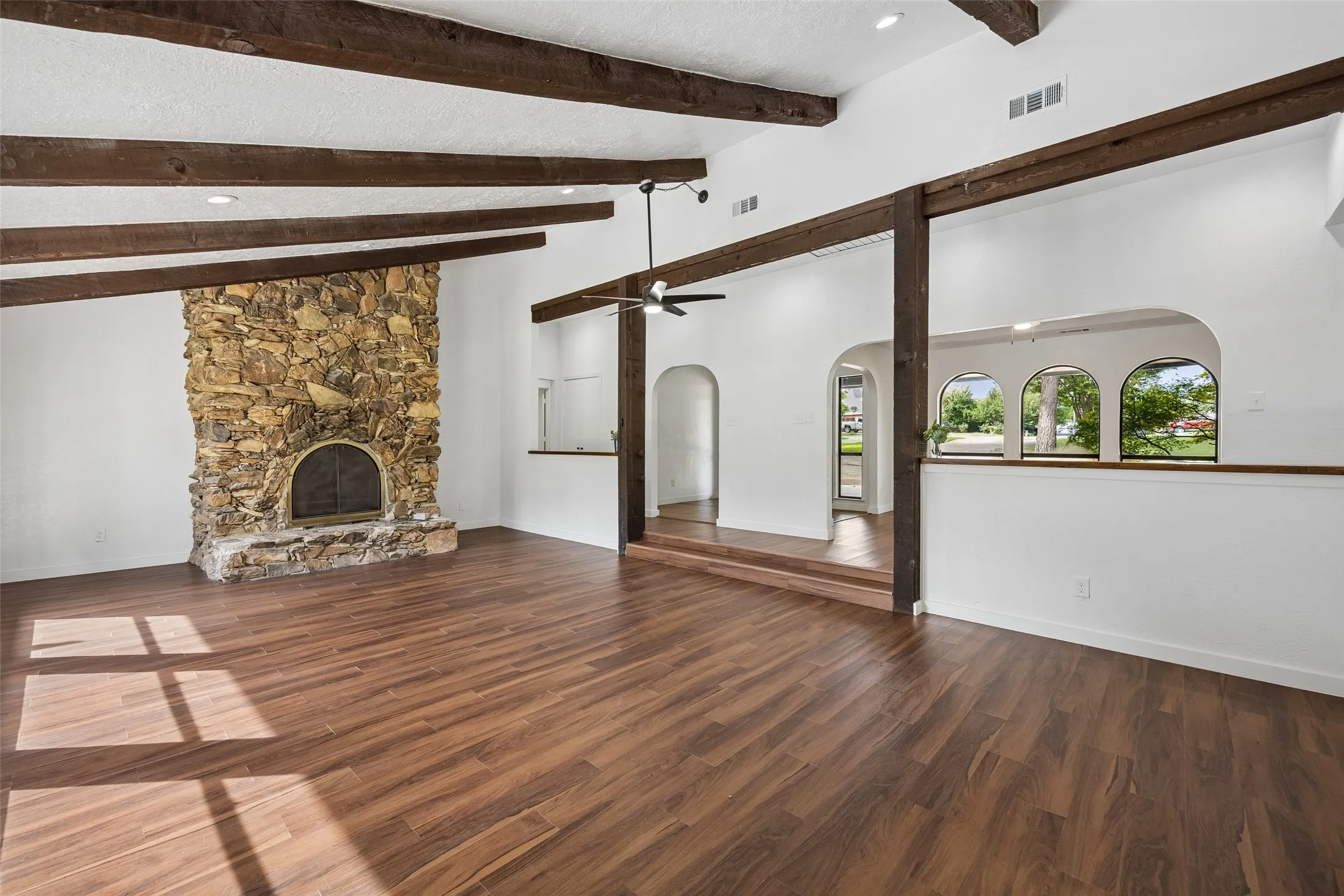 Single Family Residence For Sale in Dallas County , 700 Crestview Lane, Seagoville, Texas 75159, 4 Bedroom, 4 Bathroom, 3 Garage spaces, 2,614 Sqft, built in 1979, Price $465,000, mls#21334538, Real Estate Agent in Seagoville, Homes For Sale in Dallas county, Homes For Sale in Seagoville, Realtor in Seagoville Texas, Real Estate Brokerage Independent Realty Texas, Luminita Cordes Realtor