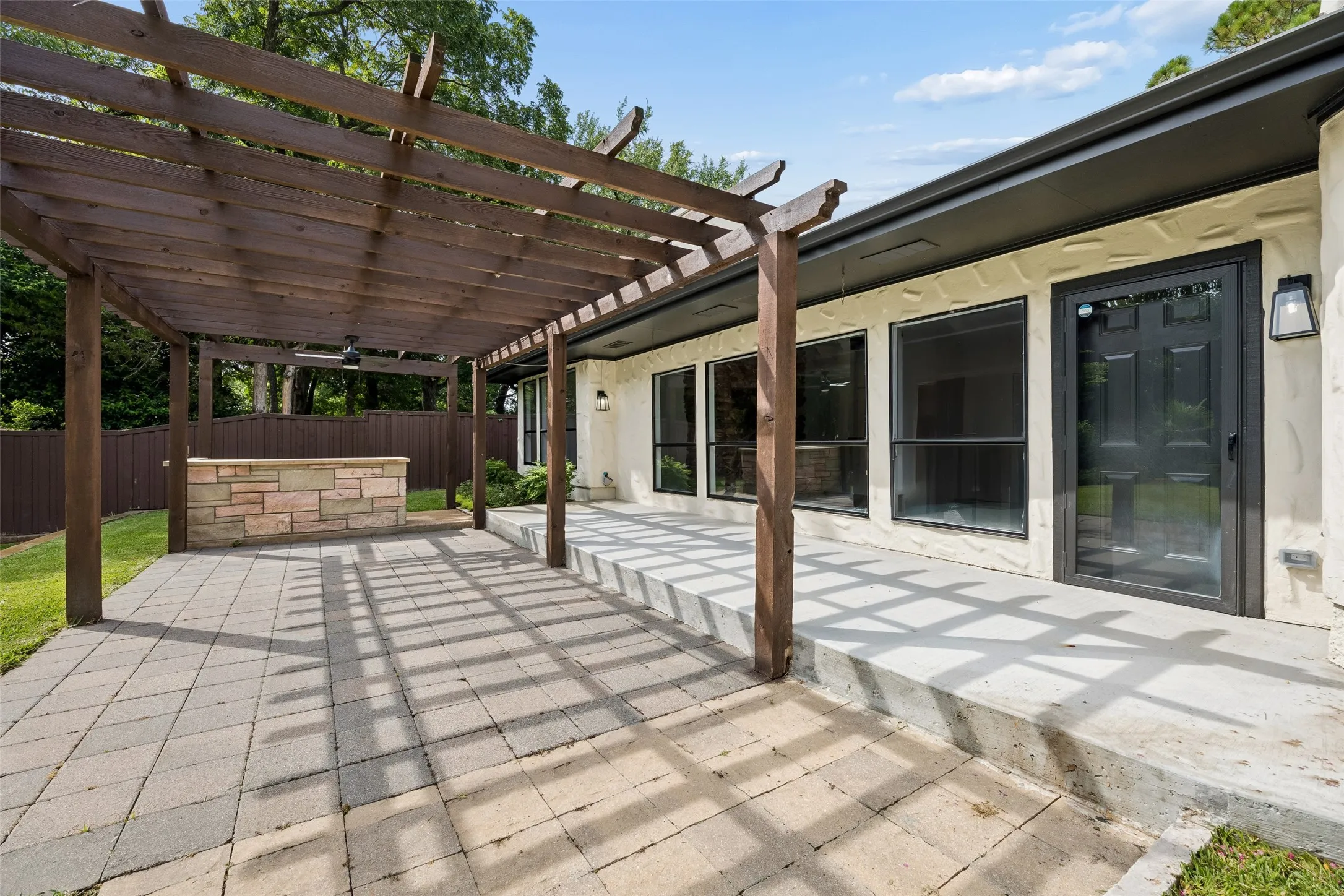 Single Family Residence For Sale in Dallas County , 700 Crestview Lane, Seagoville, Texas 75159, 4 Bedroom, 4 Bathroom, 3 Garage spaces, 2,614 Sqft, built in 1979, Price $465,000, mls#21334538, Real Estate Agent in Seagoville, Homes For Sale in Dallas county, Homes For Sale in Seagoville, Realtor in Seagoville Texas, Real Estate Brokerage Independent Realty Texas, Luminita Cordes Realtor