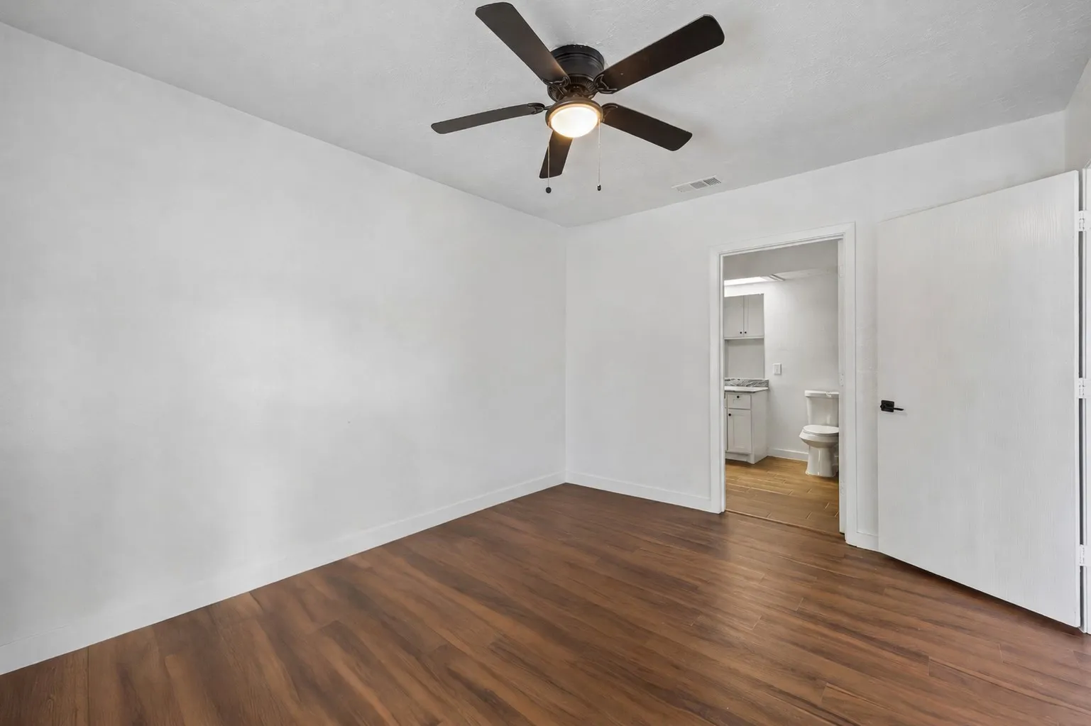 Single Family Residence For Sale in Dallas County , 700 Crestview Lane, Seagoville, Texas 75159, 4 Bedroom, 4 Bathroom, 3 Garage spaces, 2,614 Sqft, built in 1979, Price $465,000, mls#21334538, Real Estate Agent in Seagoville, Homes For Sale in Dallas county, Homes For Sale in Seagoville, Realtor in Seagoville Texas, Real Estate Brokerage Independent Realty Texas, Luminita Cordes Realtor
