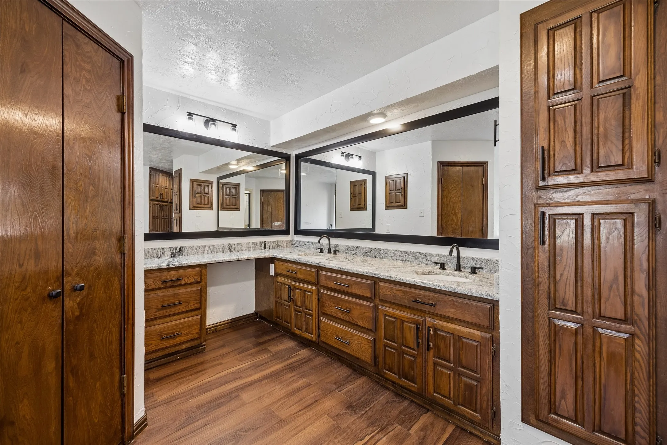 Single Family Residence For Sale in Dallas County , 700 Crestview Lane, Seagoville, Texas 75159, 4 Bedroom, 4 Bathroom, 3 Garage spaces, 2,614 Sqft, built in 1979, Price $465,000, mls#21334538, Real Estate Agent in Seagoville, Homes For Sale in Dallas county, Homes For Sale in Seagoville, Realtor in Seagoville Texas, Real Estate Brokerage Independent Realty Texas, Luminita Cordes Realtor