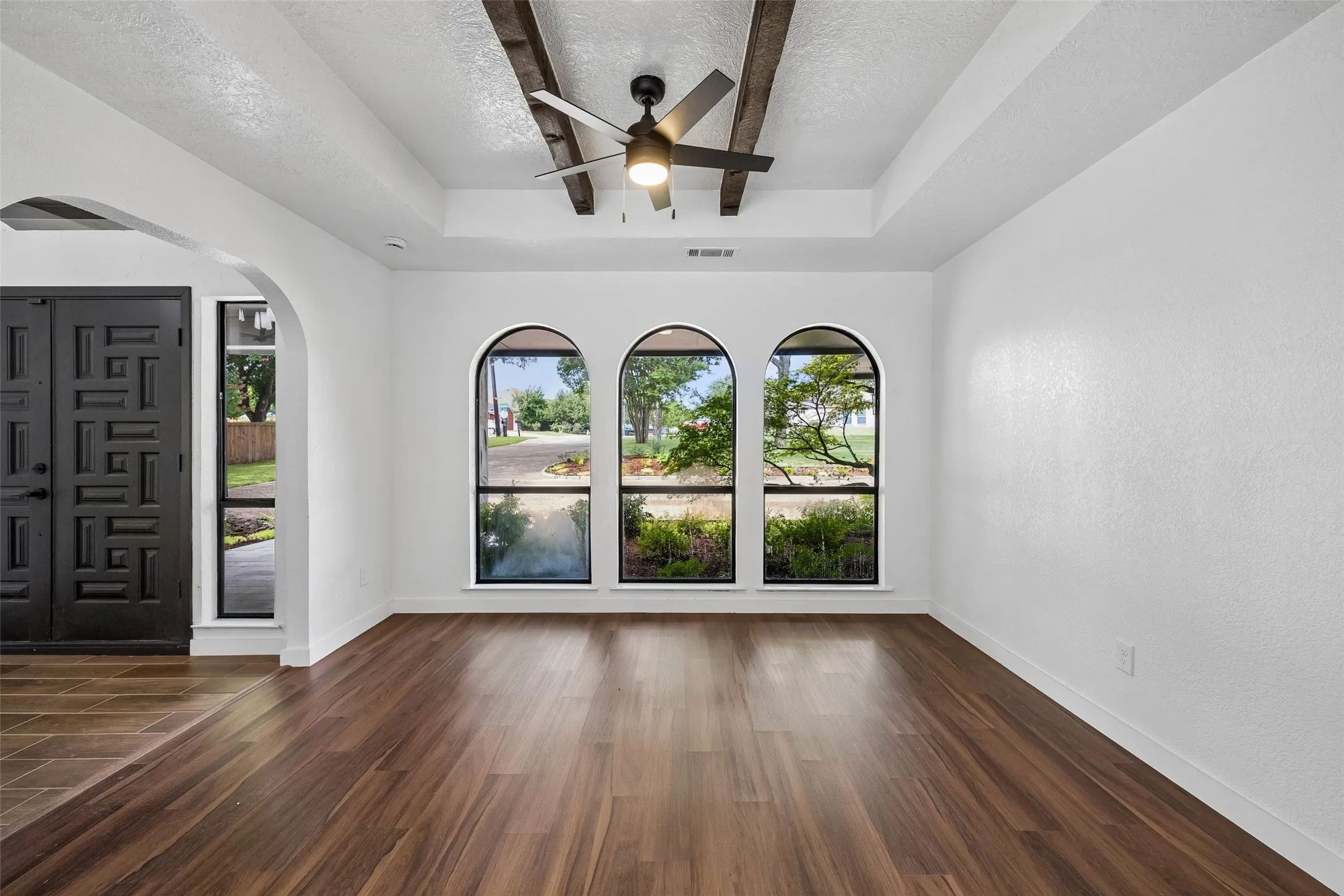 Single Family Residence For Sale in Dallas County , 700 Crestview Lane, Seagoville, Texas 75159, 4 Bedroom, 4 Bathroom, 3 Garage spaces, 2,614 Sqft, built in 1979, Price $465,000, mls#21334538, Real Estate Agent in Seagoville, Homes For Sale in Dallas county, Homes For Sale in Seagoville, Realtor in Seagoville Texas, Real Estate Brokerage Independent Realty Texas, Luminita Cordes Realtor