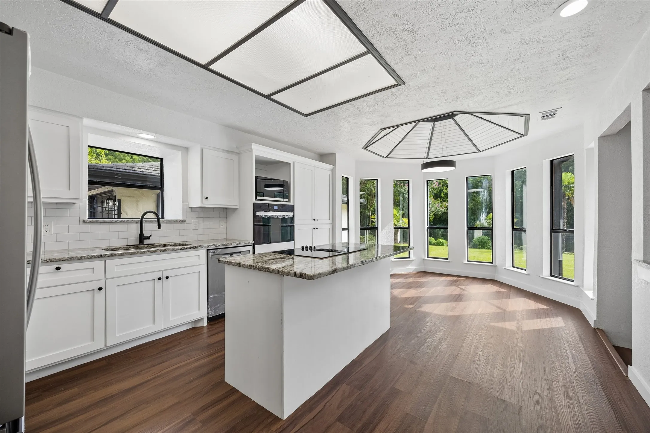 Single Family Residence For Sale in Dallas County , 700 Crestview Lane, Seagoville, Texas 75159, 4 Bedroom, 4 Bathroom, 3 Garage spaces, 2,614 Sqft, built in 1979, Price $465,000, mls#21334538, Real Estate Agent in Seagoville, Homes For Sale in Dallas county, Homes For Sale in Seagoville, Realtor in Seagoville Texas, Real Estate Brokerage Independent Realty Texas, Luminita Cordes Realtor