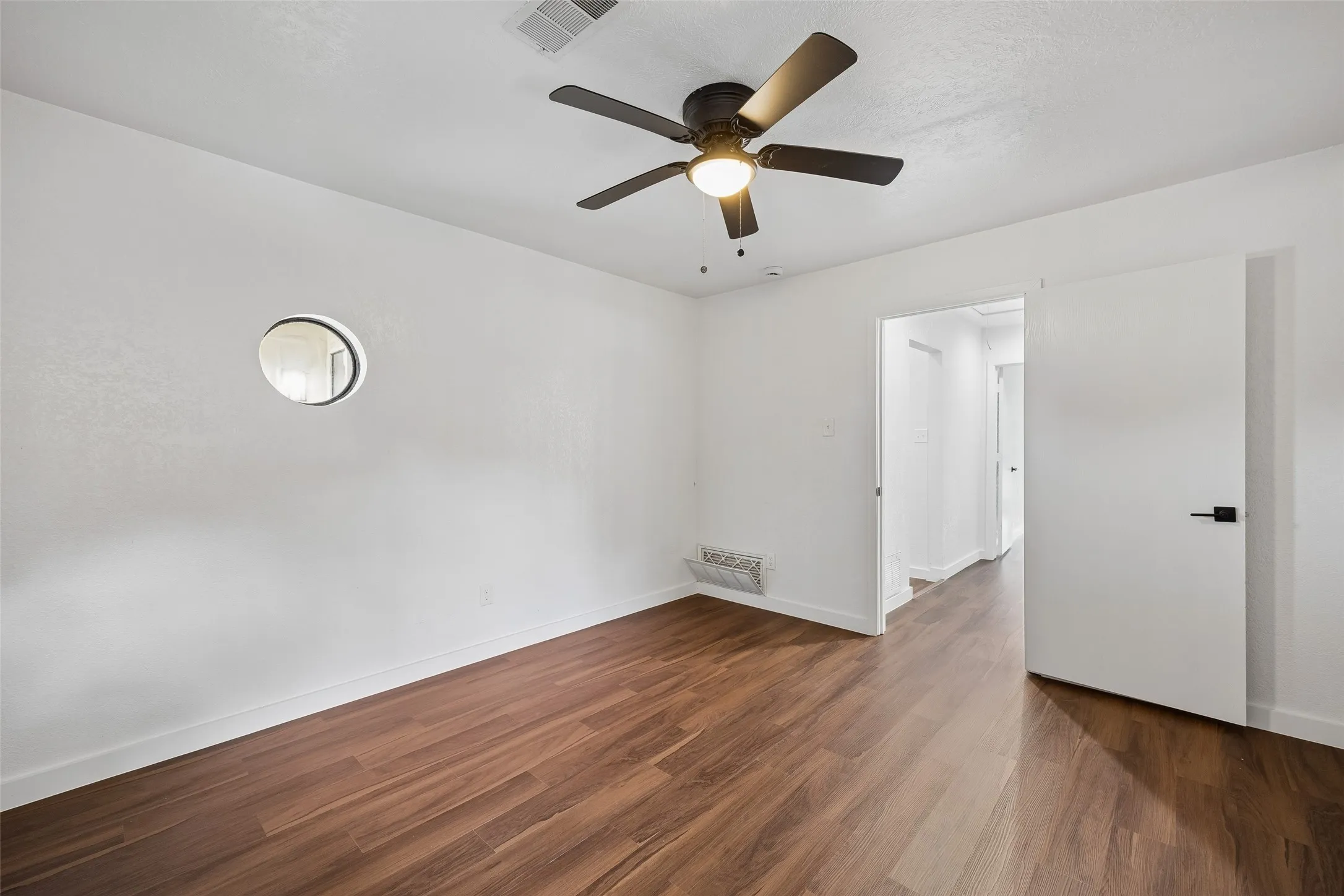 Single Family Residence For Sale in Dallas County , 700 Crestview Lane, Seagoville, Texas 75159, 4 Bedroom, 4 Bathroom, 3 Garage spaces, 2,614 Sqft, built in 1979, Price $465,000, mls#21334538, Real Estate Agent in Seagoville, Homes For Sale in Dallas county, Homes For Sale in Seagoville, Realtor in Seagoville Texas, Real Estate Brokerage Independent Realty Texas, Luminita Cordes Realtor