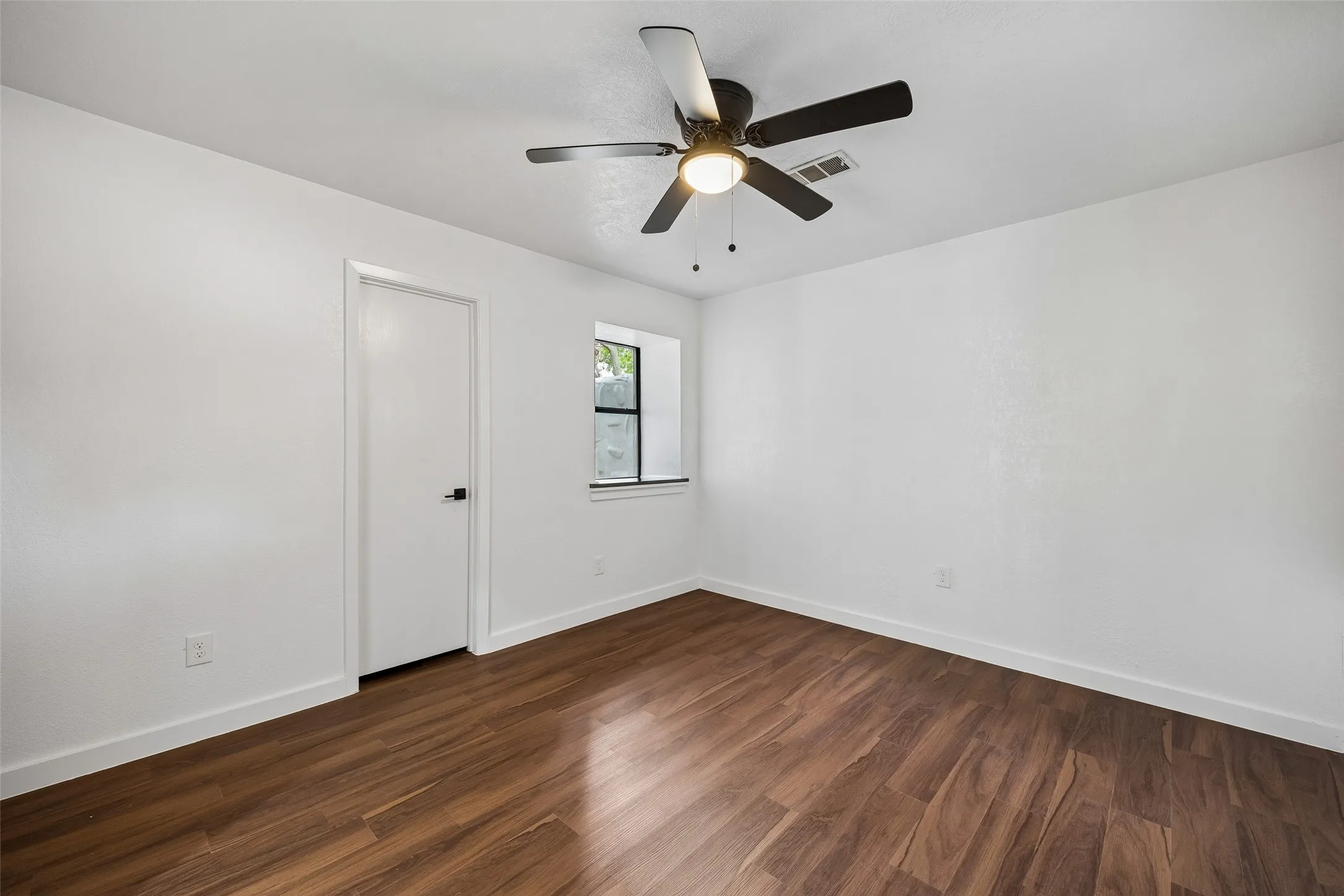 Single Family Residence For Sale in Dallas County , 700 Crestview Lane, Seagoville, Texas 75159, 4 Bedroom, 4 Bathroom, 3 Garage spaces, 2,614 Sqft, built in 1979, Price $465,000, mls#21334538, Real Estate Agent in Seagoville, Homes For Sale in Dallas county, Homes For Sale in Seagoville, Realtor in Seagoville Texas, Real Estate Brokerage Independent Realty Texas, Luminita Cordes Realtor