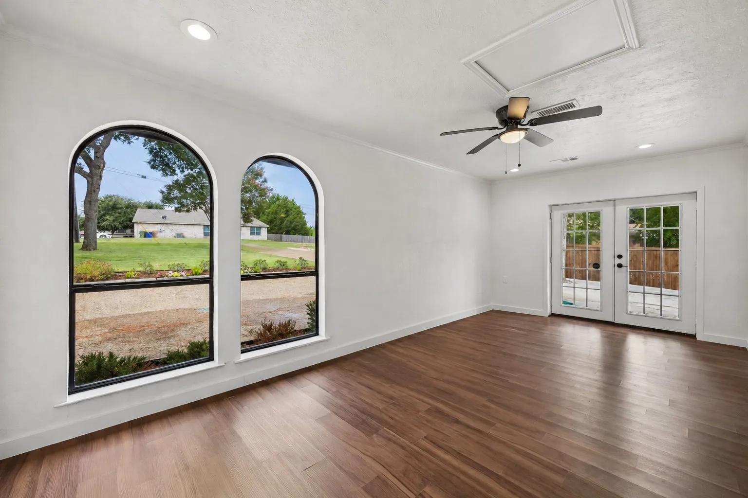 Single Family Residence For Sale in Dallas County , 700 Crestview Lane, Seagoville, Texas 75159, 4 Bedroom, 4 Bathroom, 3 Garage spaces, 2,614 Sqft, built in 1979, Price $465,000, mls#21334538, Real Estate Agent in Seagoville, Homes For Sale in Dallas county, Homes For Sale in Seagoville, Realtor in Seagoville Texas, Real Estate Brokerage Independent Realty Texas, Luminita Cordes Realtor