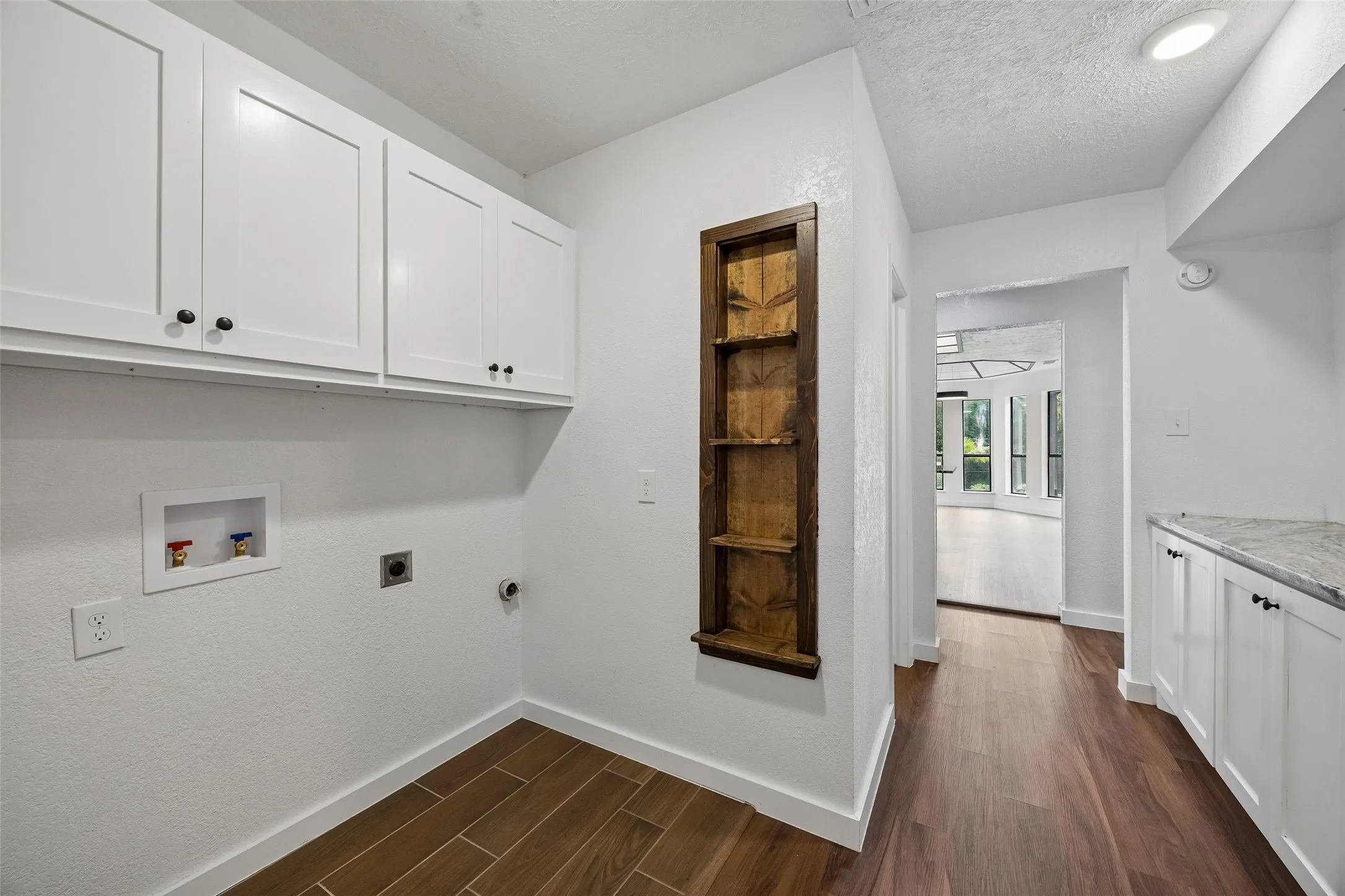 Single Family Residence For Sale in Dallas County , 700 Crestview Lane, Seagoville, Texas 75159, 4 Bedroom, 4 Bathroom, 3 Garage spaces, 2,614 Sqft, built in 1979, Price $465,000, mls#21334538, Real Estate Agent in Seagoville, Homes For Sale in Dallas county, Homes For Sale in Seagoville, Realtor in Seagoville Texas, Real Estate Brokerage Independent Realty Texas, Luminita Cordes Realtor