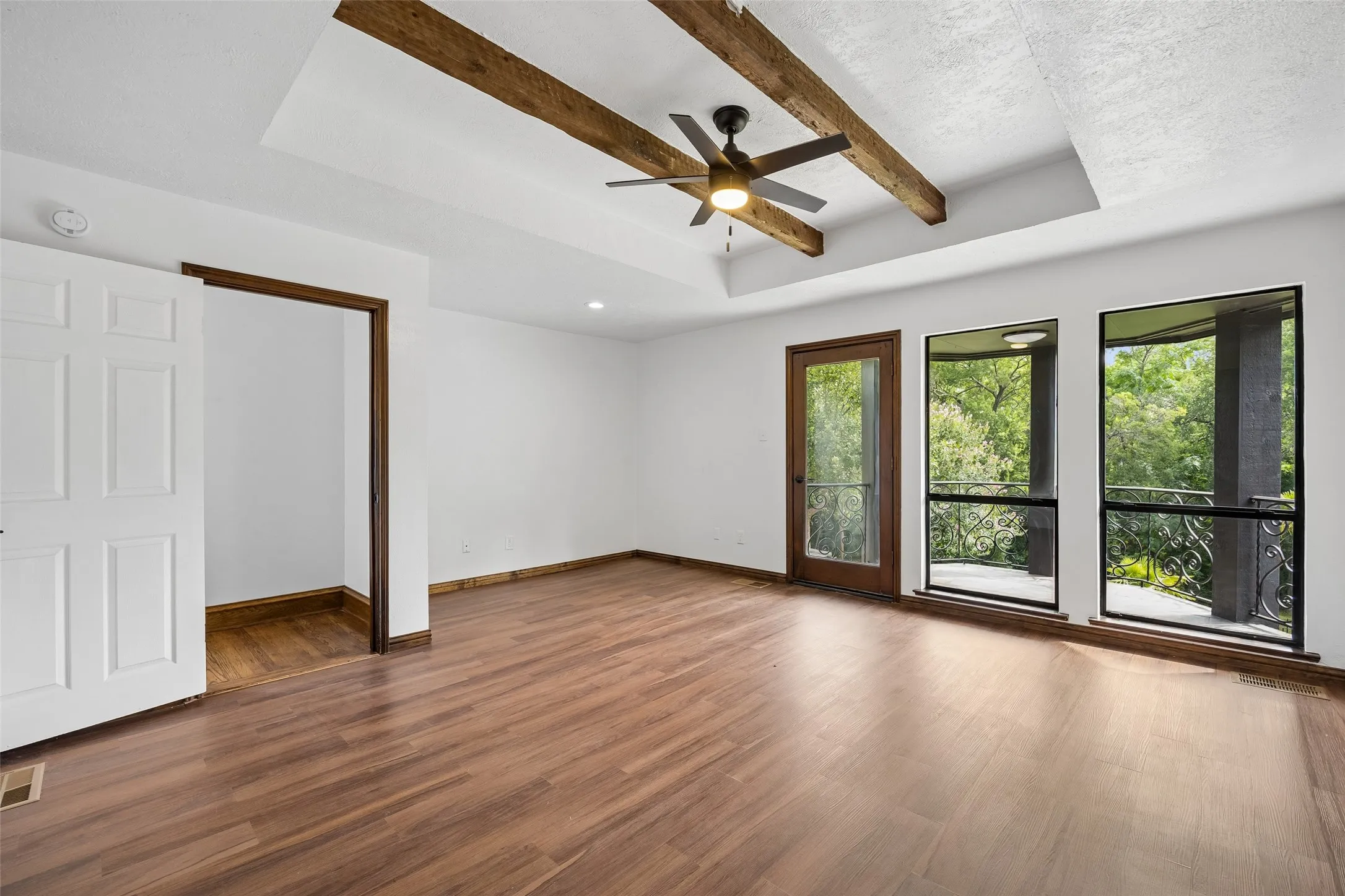Single Family Residence For Sale in Dallas County , 700 Crestview Lane, Seagoville, Texas 75159, 4 Bedroom, 4 Bathroom, 3 Garage spaces, 2,614 Sqft, built in 1979, Price $465,000, mls#21334538, Real Estate Agent in Seagoville, Homes For Sale in Dallas county, Homes For Sale in Seagoville, Realtor in Seagoville Texas, Real Estate Brokerage Independent Realty Texas, Luminita Cordes Realtor