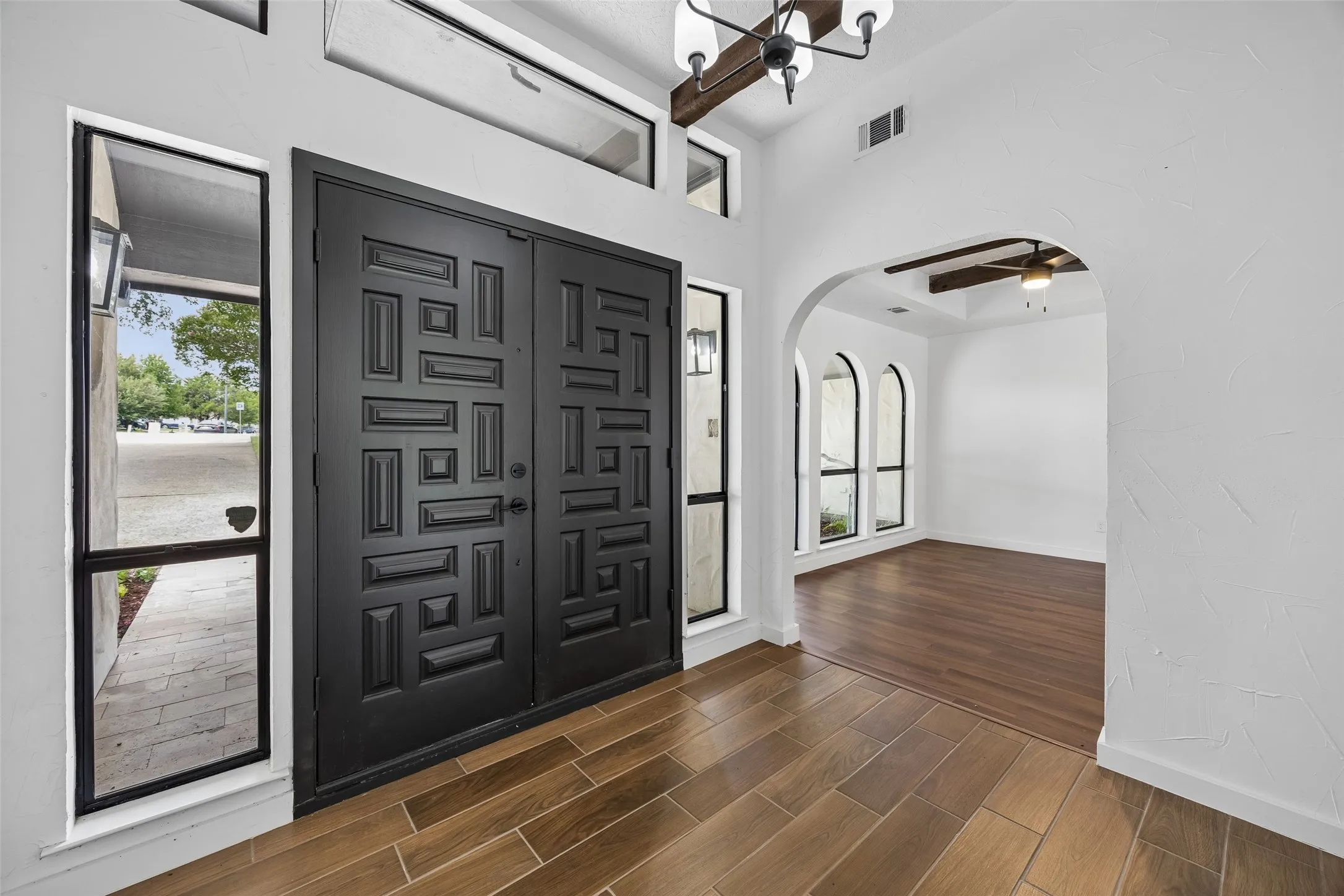 Single Family Residence For Sale in Dallas County , 700 Crestview Lane, Seagoville, Texas 75159, 4 Bedroom, 4 Bathroom, 3 Garage spaces, 2,614 Sqft, built in 1979, Price $465,000, mls#21334538, Real Estate Agent in Seagoville, Homes For Sale in Dallas county, Homes For Sale in Seagoville, Realtor in Seagoville Texas, Real Estate Brokerage Independent Realty Texas, Luminita Cordes Realtor