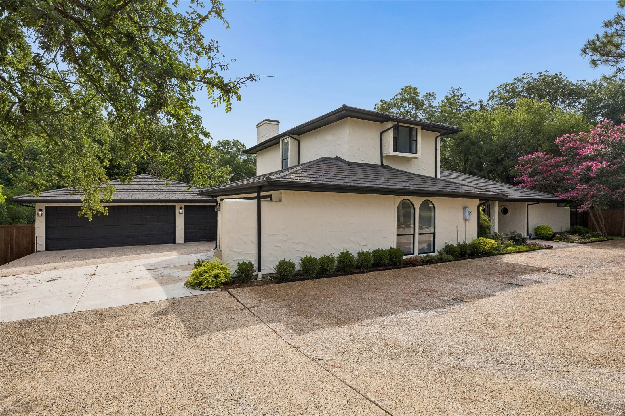 Single Family Residence For Sale in Dallas County , 700 Crestview Lane, Seagoville, Texas 75159, 4 Bedroom, 4 Bathroom, 3 Garage spaces, 2,614 Sqft, built in 1979, Price $465,000, mls#21334538, Real Estate Agent in Seagoville, Homes For Sale in Dallas county, Homes For Sale in Seagoville, Realtor in Seagoville Texas, Real Estate Brokerage Independent Realty Texas, Luminita Cordes Realtor