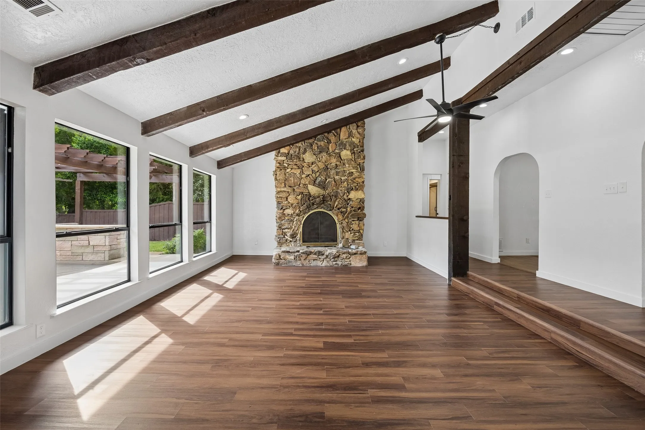 Single Family Residence For Sale in Dallas County , 700 Crestview Lane, Seagoville, Texas 75159, 4 Bedroom, 4 Bathroom, 3 Garage spaces, 2,614 Sqft, built in 1979, Price $465,000, mls#21334538, Real Estate Agent in Seagoville, Homes For Sale in Dallas county, Homes For Sale in Seagoville, Realtor in Seagoville Texas, Real Estate Brokerage Independent Realty Texas, Luminita Cordes Realtor