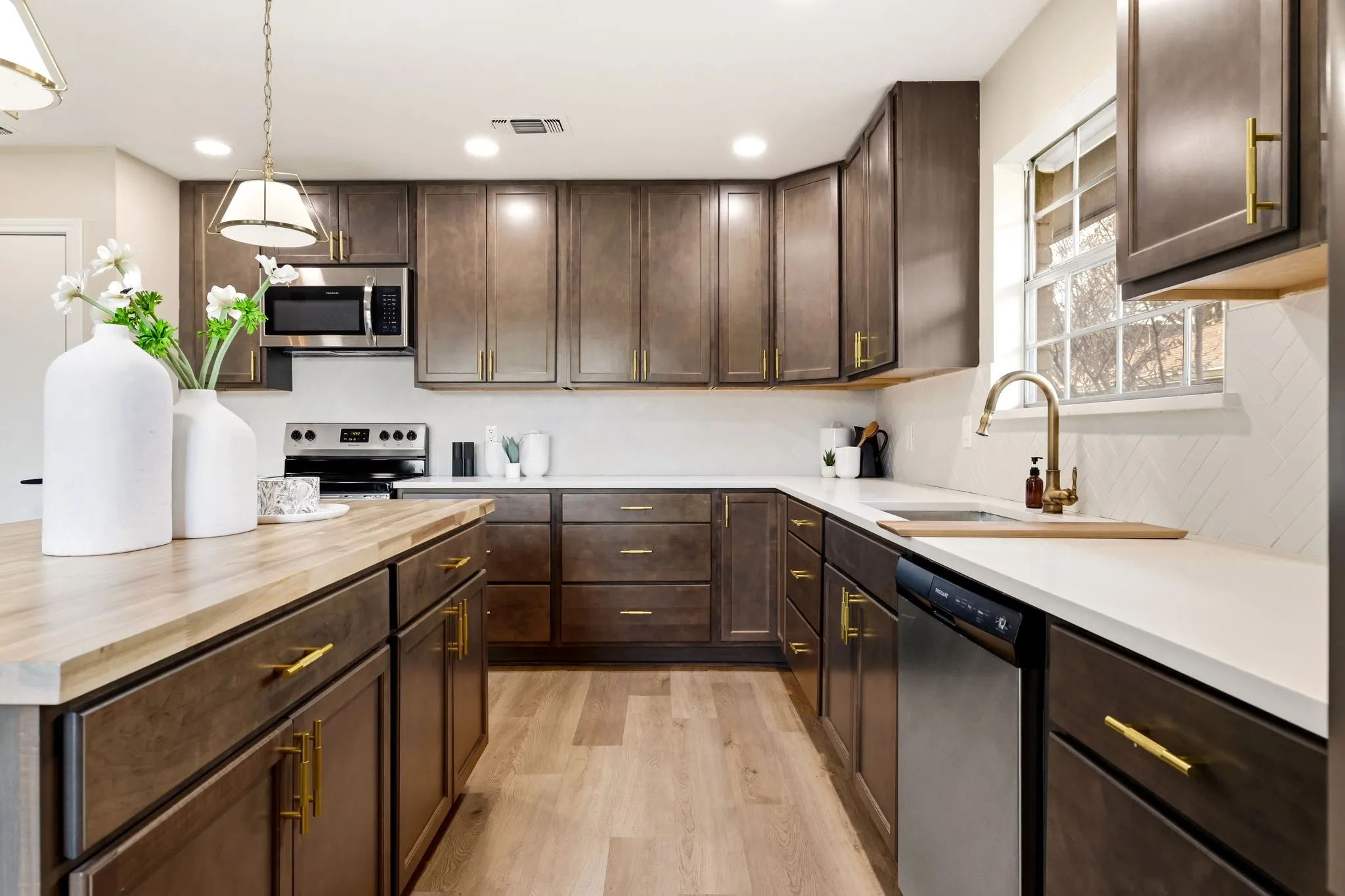 Single Family Residence For Sale in Collin County , 2341 Monticello Circle, Plano, Texas 75075, 4 Bedroom, 3 Bathroom, 2 Garage spaces, 2,616 Sqft, built in 1973, mls#21335004, Real Estate Agent in Plano, Homes For Sale in Collin county, Homes For Sale in Plano, Realtor in Plano Texas, Real Estate Brokerage Independent Realty Texas, Luminita Cordes Realtor