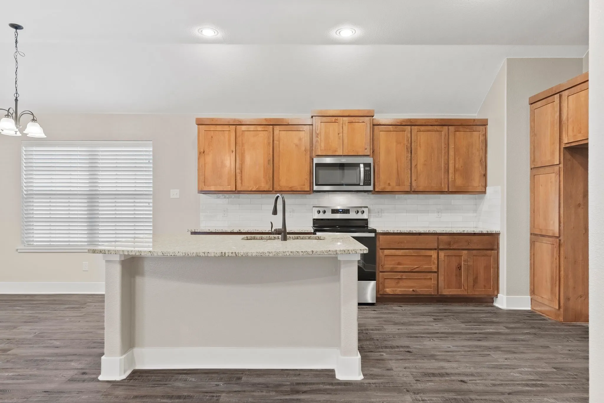 Single Family Residence For Sale in Hunt County , 411 Mesa Drive, Lone Oak, Texas 75453, 3 Bedroom, 2 Bathroom, 2 Garage spaces, 1,591 Sqft, built in 2020, mls#21334543, Real Estate Agent in Lone Oak, Homes For Sale in Hunt county, Homes For Sale in Lone Oak, Realtor in Lone Oak Texas, Real Estate Brokerage Independent Realty Texas, Luminita Cordes Realtor