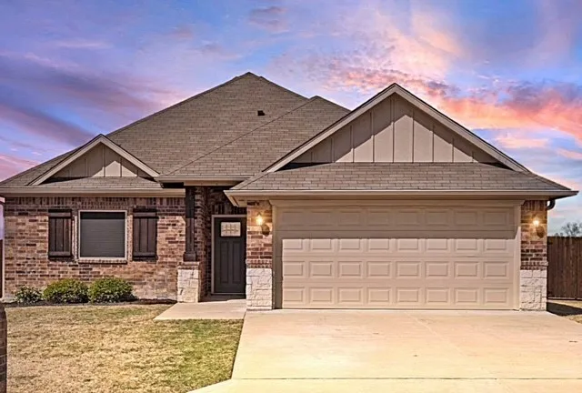 Single Family Residence For Sale in Hunt County , 411 Mesa Drive, Lone Oak, Texas 75453, 3 Bedroom, 2 Bathroom, 2 Garage spaces, 1,591 Sqft, built in 2020, mls#21334543, Real Estate Agent in Lone Oak, Homes For Sale in Hunt county, Homes For Sale in Lone Oak, Realtor in Lone Oak Texas, Real Estate Brokerage Independent Realty Texas, Luminita Cordes Realtor