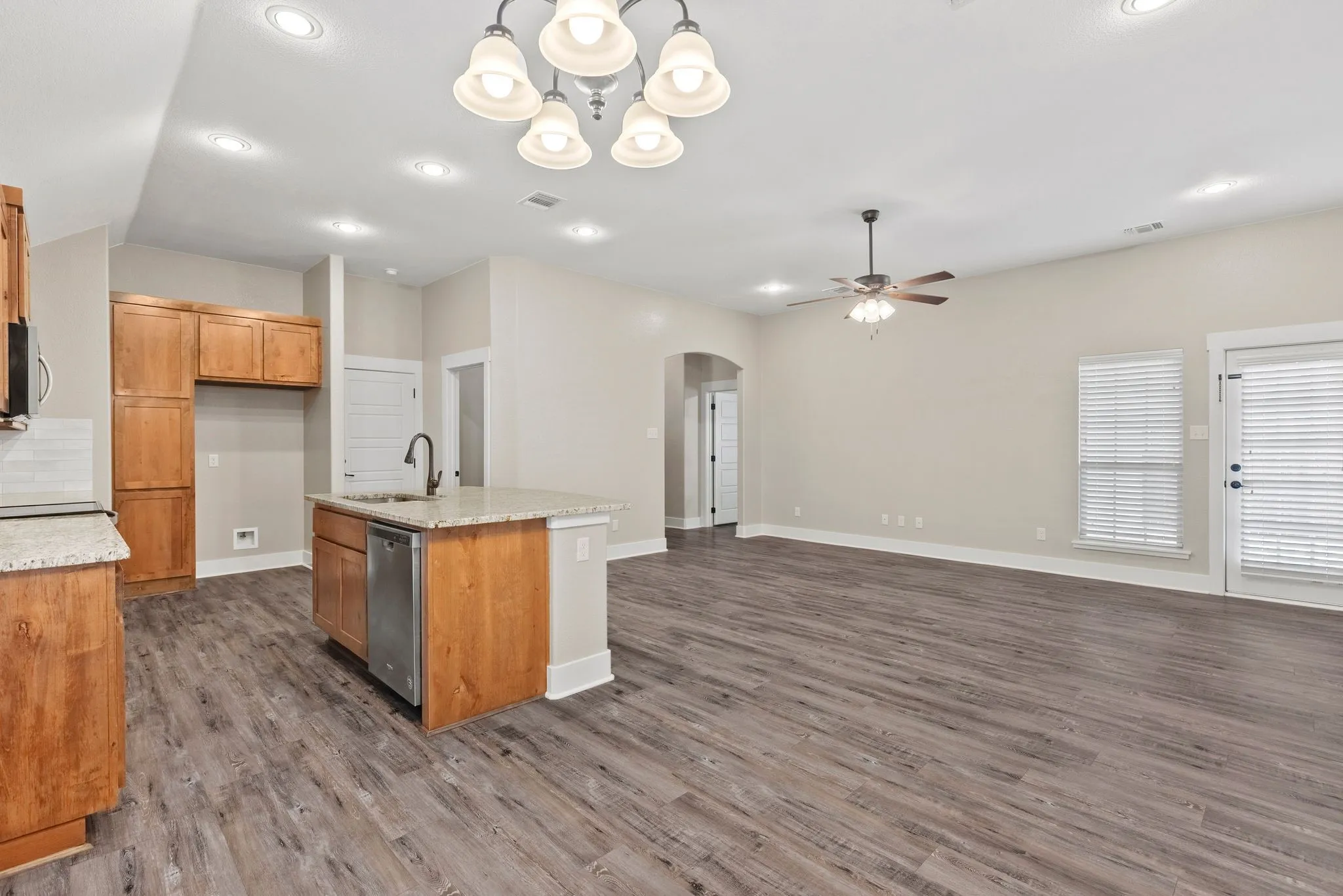 Arched walkways, open floor plan