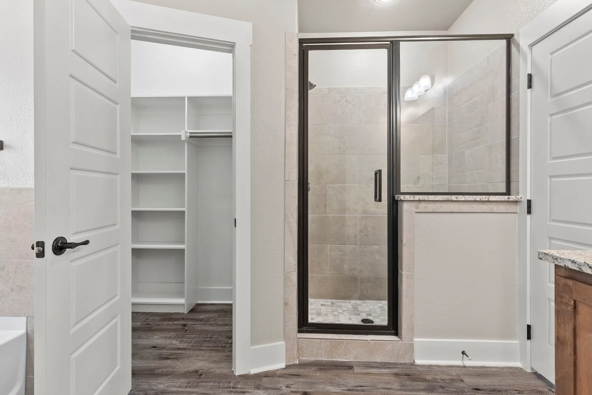 Beautiful shower, second walkin closet