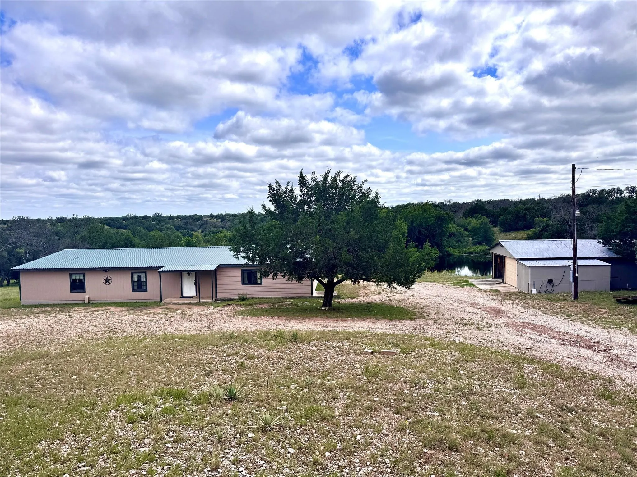 Manufactured Home For Sale in Brown County , 710 Whispering Oaks Lane, Early, Texas 76802, 3 Bedroom, 2 Bathroom, 4 Garage spaces, 1,508 Sqft, built in 1980, mls#21335270, Real Estate Agent in Early, Homes For Sale in Brown county, Homes For Sale in Early, Realtor in Early Texas, Real Estate Brokerage Independent Realty Texas, Luminita Cordes Realtor
