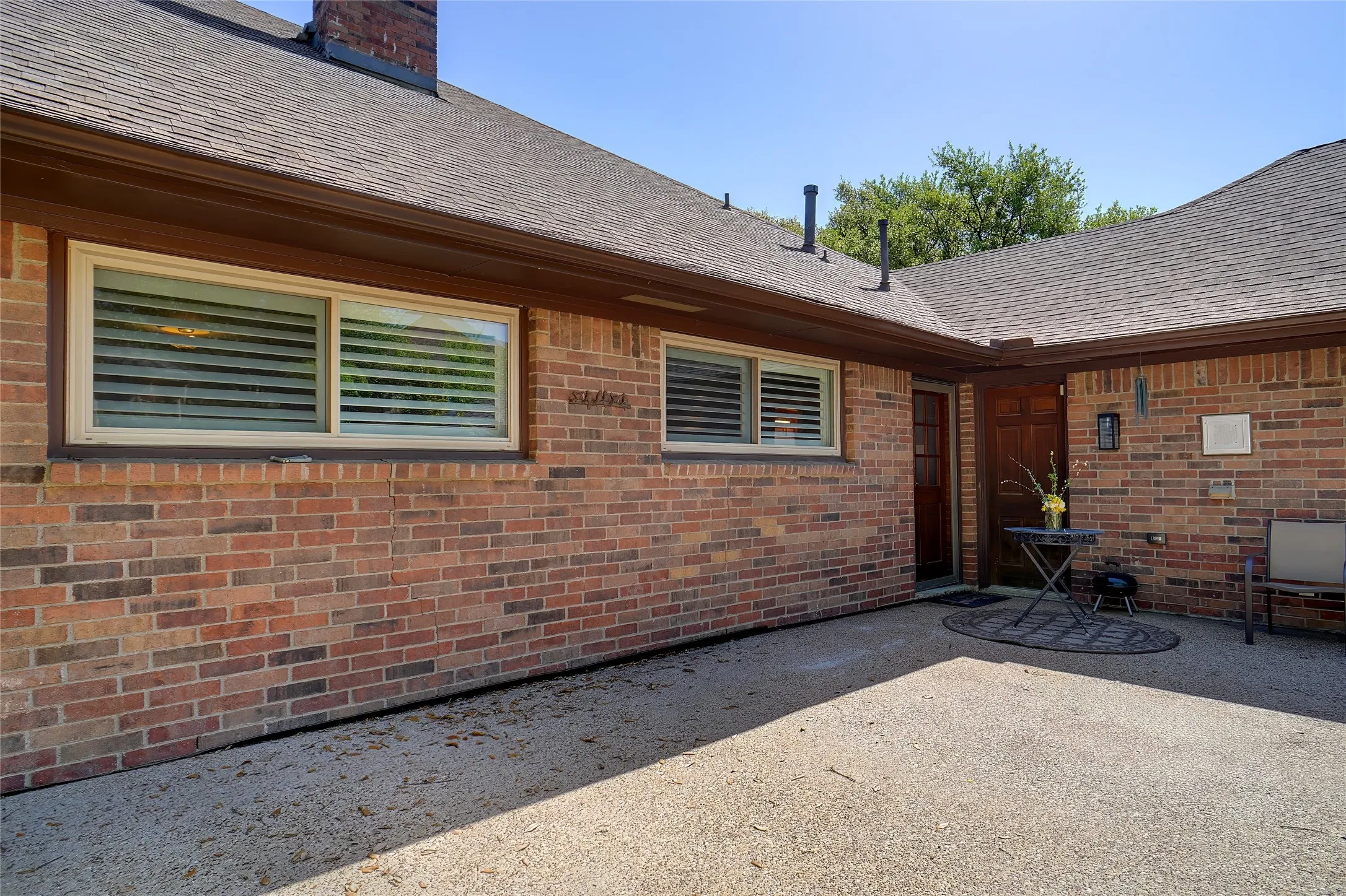 Single Family Residence For Sale in Dallas County , 2833 S Country Club Road, Garland, Texas 75043, 4 Bedrooms, 3 Bathrooms, 2 Garage spaces, 3,083 Sqft, built in 1977, Price $459,000, mls#21334869, Real Estate Agent in Garland, Homes For Sale in Dallas county, Homes For Sale in Garland, Realtor in Garland Texas, Real Estate Brokerage Independent Realty Texas, Luminita Cordes Realtor