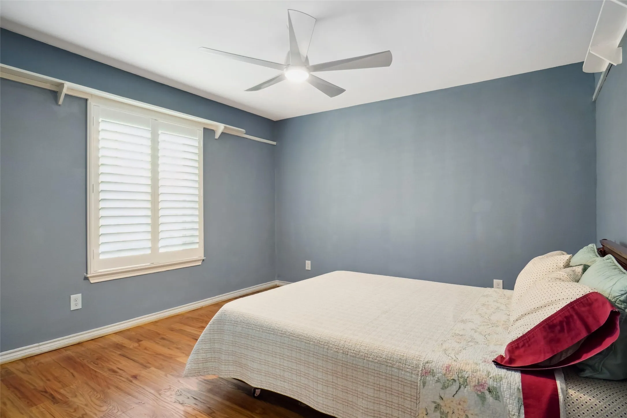 Single Family Residence For Sale in Dallas County , 2833 S Country Club Road, Garland, Texas 75043, 4 Bedrooms, 3 Bathrooms, 2 Garage spaces, 3,083 Sqft, built in 1977, Price $459,000, mls#21334869, Real Estate Agent in Garland, Homes For Sale in Dallas county, Homes For Sale in Garland, Realtor in Garland Texas, Real Estate Brokerage Independent Realty Texas, Luminita Cordes Realtor