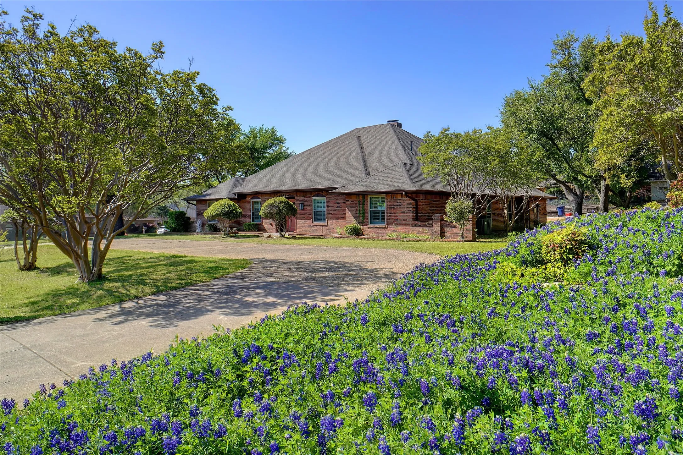 Single Family Residence For Sale in Dallas County , 2833 S Country Club Road, Garland, Texas 75043, 4 Bedrooms, 3 Bathrooms, 2 Garage spaces, 3,083 Sqft, built in 1977, Price $459,000, mls#21334869, Real Estate Agent in Garland, Homes For Sale in Dallas county, Homes For Sale in Garland, Realtor in Garland Texas, Real Estate Brokerage Independent Realty Texas, Luminita Cordes Realtor