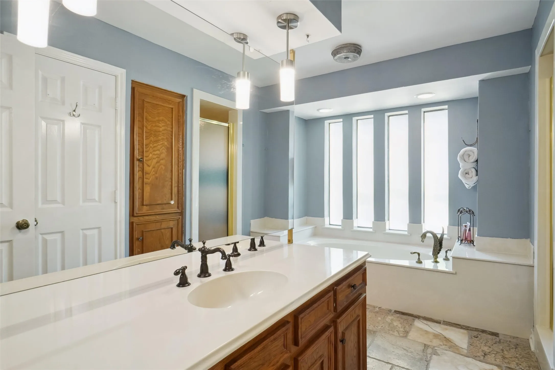 Single Family Residence For Sale in Dallas County , 2833 S Country Club Road, Garland, Texas 75043, 4 Bedrooms, 3 Bathrooms, 2 Garage spaces, 3,083 Sqft, built in 1977, Price $459,000, mls#21334869, Real Estate Agent in Garland, Homes For Sale in Dallas county, Homes For Sale in Garland, Realtor in Garland Texas, Real Estate Brokerage Independent Realty Texas, Luminita Cordes Realtor