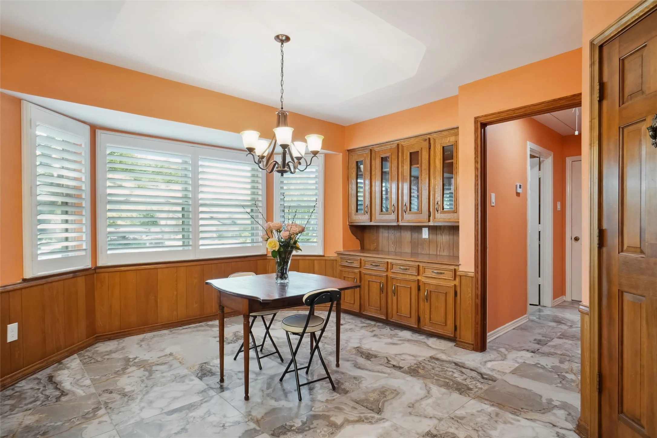 Single Family Residence For Sale in Dallas County , 2833 S Country Club Road, Garland, Texas 75043, 4 Bedrooms, 3 Bathrooms, 2 Garage spaces, 3,083 Sqft, built in 1977, Price $459,000, mls#21334869, Real Estate Agent in Garland, Homes For Sale in Dallas county, Homes For Sale in Garland, Realtor in Garland Texas, Real Estate Brokerage Independent Realty Texas, Luminita Cordes Realtor
