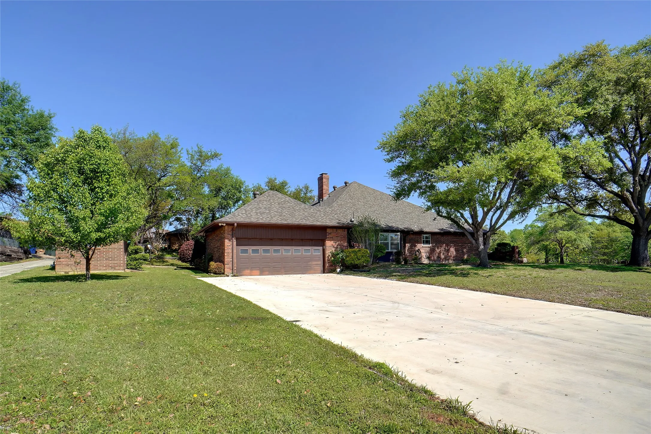 Single Family Residence For Sale in Dallas County , 2833 S Country Club Road, Garland, Texas 75043, 4 Bedrooms, 3 Bathrooms, 2 Garage spaces, 3,083 Sqft, built in 1977, Price $459,000, mls#21334869, Real Estate Agent in Garland, Homes For Sale in Dallas county, Homes For Sale in Garland, Realtor in Garland Texas, Real Estate Brokerage Independent Realty Texas, Luminita Cordes Realtor