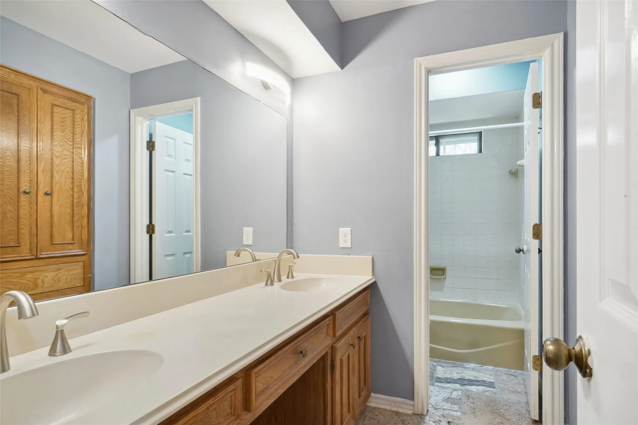 Single Family Residence For Sale in Dallas County , 2833 S Country Club Road, Garland, Texas 75043, 4 Bedrooms, 3 Bathrooms, 2 Garage spaces, 3,083 Sqft, built in 1977, Price $459,000, mls#21334869, Real Estate Agent in Garland, Homes For Sale in Dallas county, Homes For Sale in Garland, Realtor in Garland Texas, Real Estate Brokerage Independent Realty Texas, Luminita Cordes Realtor