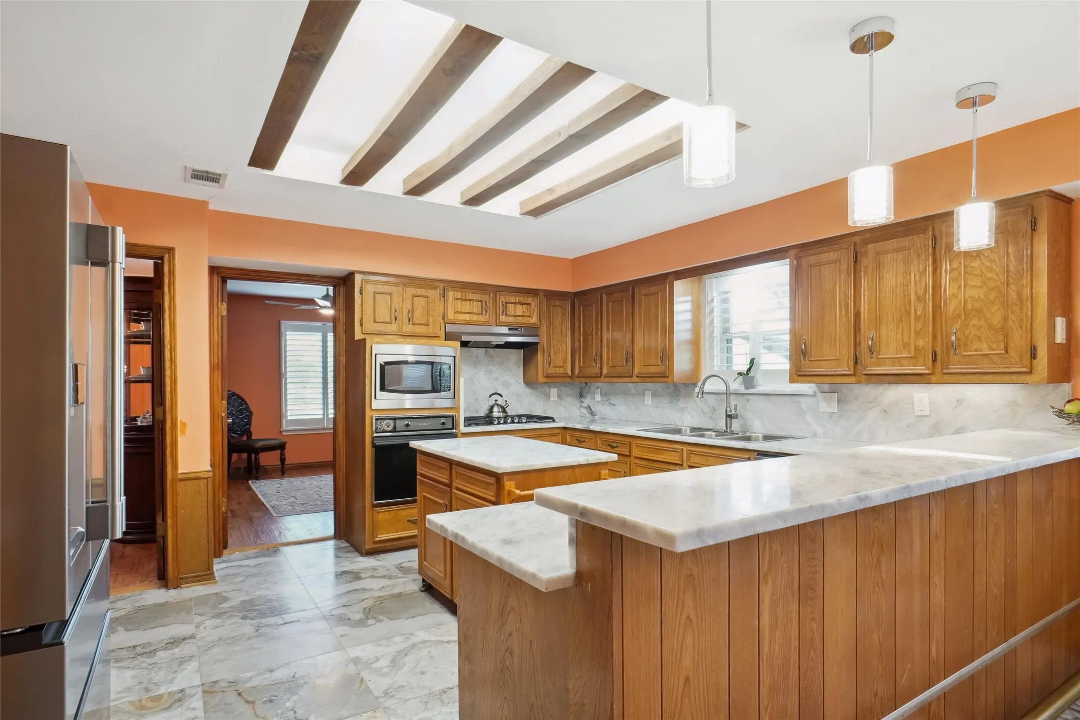 Single Family Residence For Sale in Dallas County , 2833 S Country Club Road, Garland, Texas 75043, 4 Bedrooms, 3 Bathrooms, 2 Garage spaces, 3,083 Sqft, built in 1977, Price $459,000, mls#21334869, Real Estate Agent in Garland, Homes For Sale in Dallas county, Homes For Sale in Garland, Realtor in Garland Texas, Real Estate Brokerage Independent Realty Texas, Luminita Cordes Realtor