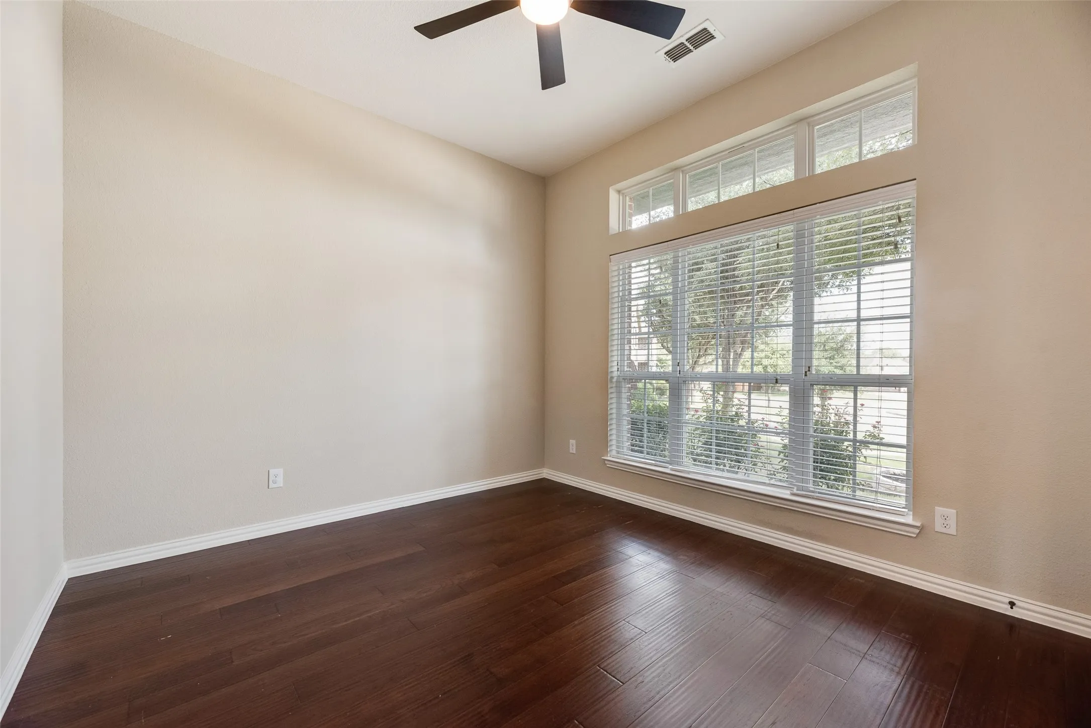 Single Family Residence For Rent in Denton County , 4396 Live Springs Road, Frisco, Texas 75036, 5 Bedroom, 5 Bathroom, 3 Garage spaces, 4,159 Sqft, built in 2015, mls#21335276, Real Estate Agent in Frisco, Homes For Rent in Denton county, Homes For Rent in Frisco, Realtor in Frisco Texas, Real Estate Brokerage Independent Realty Texas, Luminita Cordes Realtor