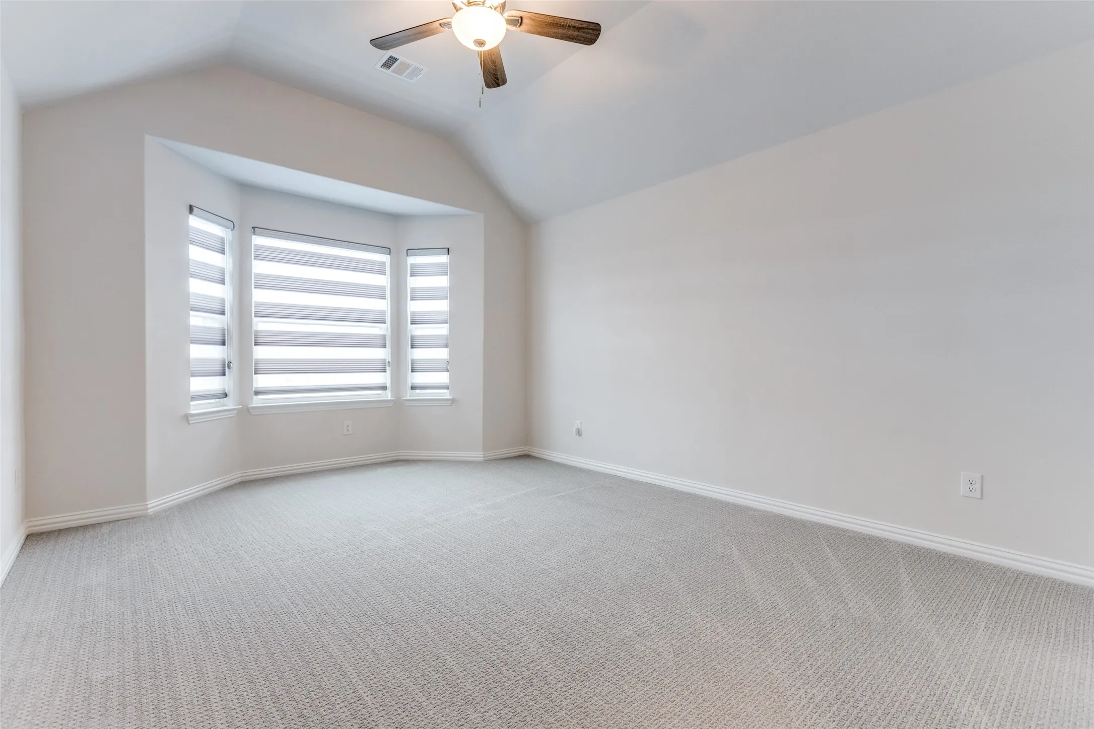 Single Family Residence For Rent in Collin County , 2617 Spotted Owl Lane, Celina, Texas 75009, 6 Bedroom, 4 Bathroom, 2 Garage spaces, 4,004 Sqft, built in 2022, mls#21335274, Real Estate Agent in Celina, Homes For Rent in Collin county, Homes For Rent in Celina, Realtor in Celina Texas, Real Estate Brokerage Independent Realty Texas, Luminita Cordes Realtor