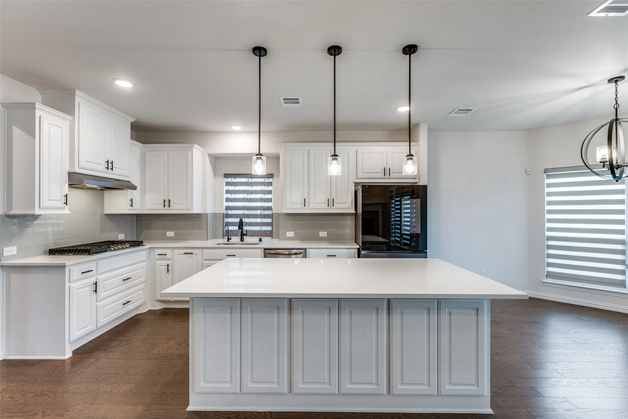 Single Family Residence For Rent in Collin County , 2617 Spotted Owl Lane, Celina, Texas 75009, 6 Bedroom, 4 Bathroom, 2 Garage spaces, 4,004 Sqft, built in 2022, mls#21335274, Real Estate Agent in Celina, Homes For Rent in Collin county, Homes For Rent in Celina, Realtor in Celina Texas, Real Estate Brokerage Independent Realty Texas, Luminita Cordes Realtor